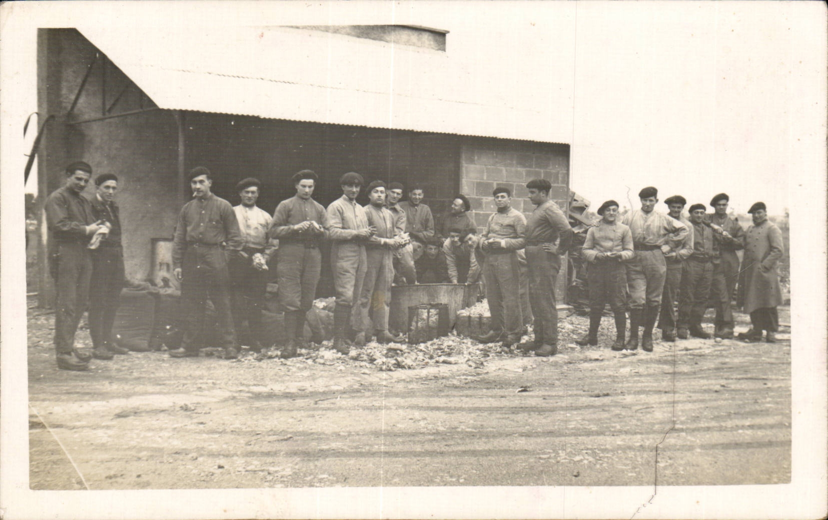 CARTE PHOTO Militaria Poilus Soldat