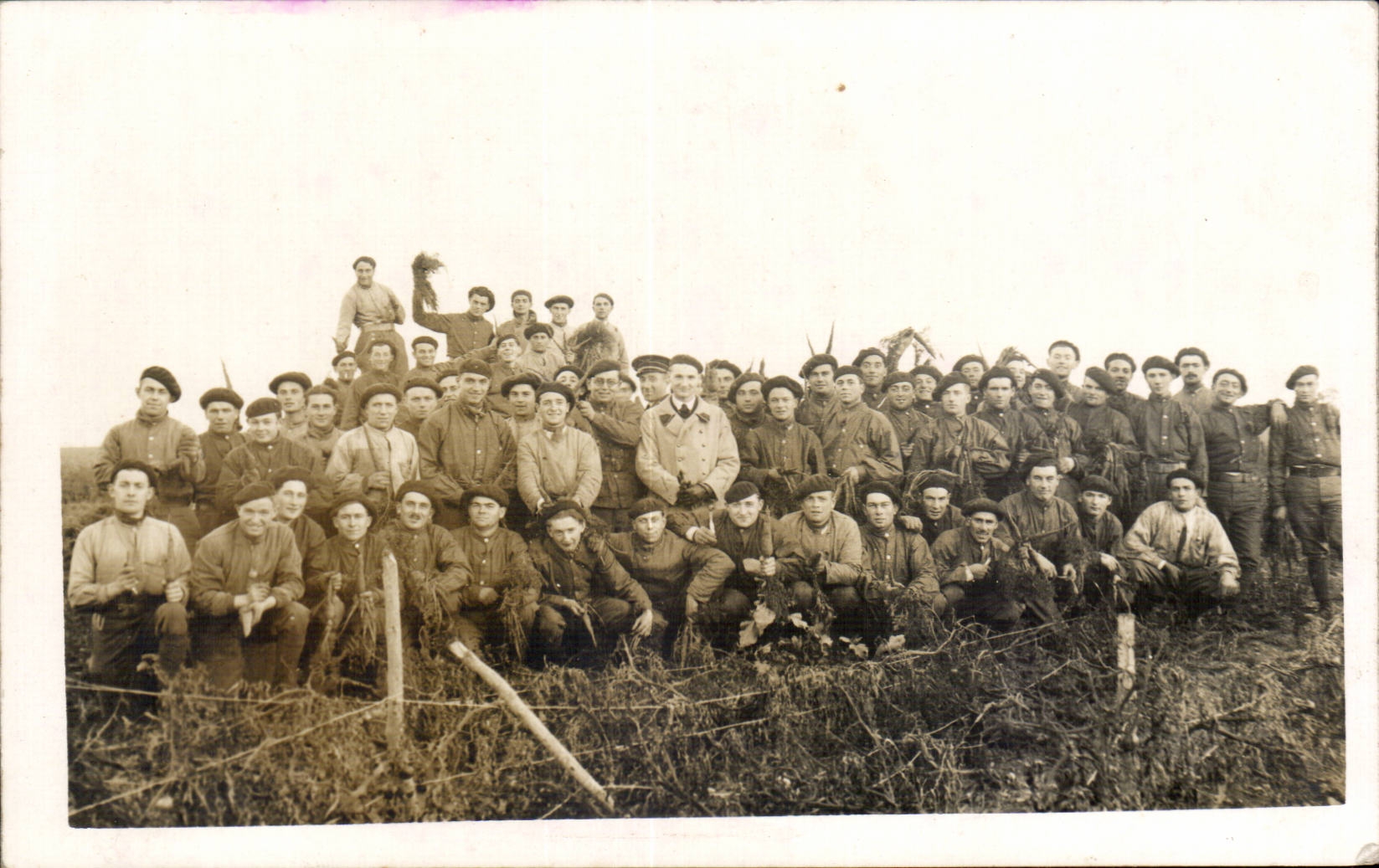 CARTE PHOTO Militaria Poilus Soldat
