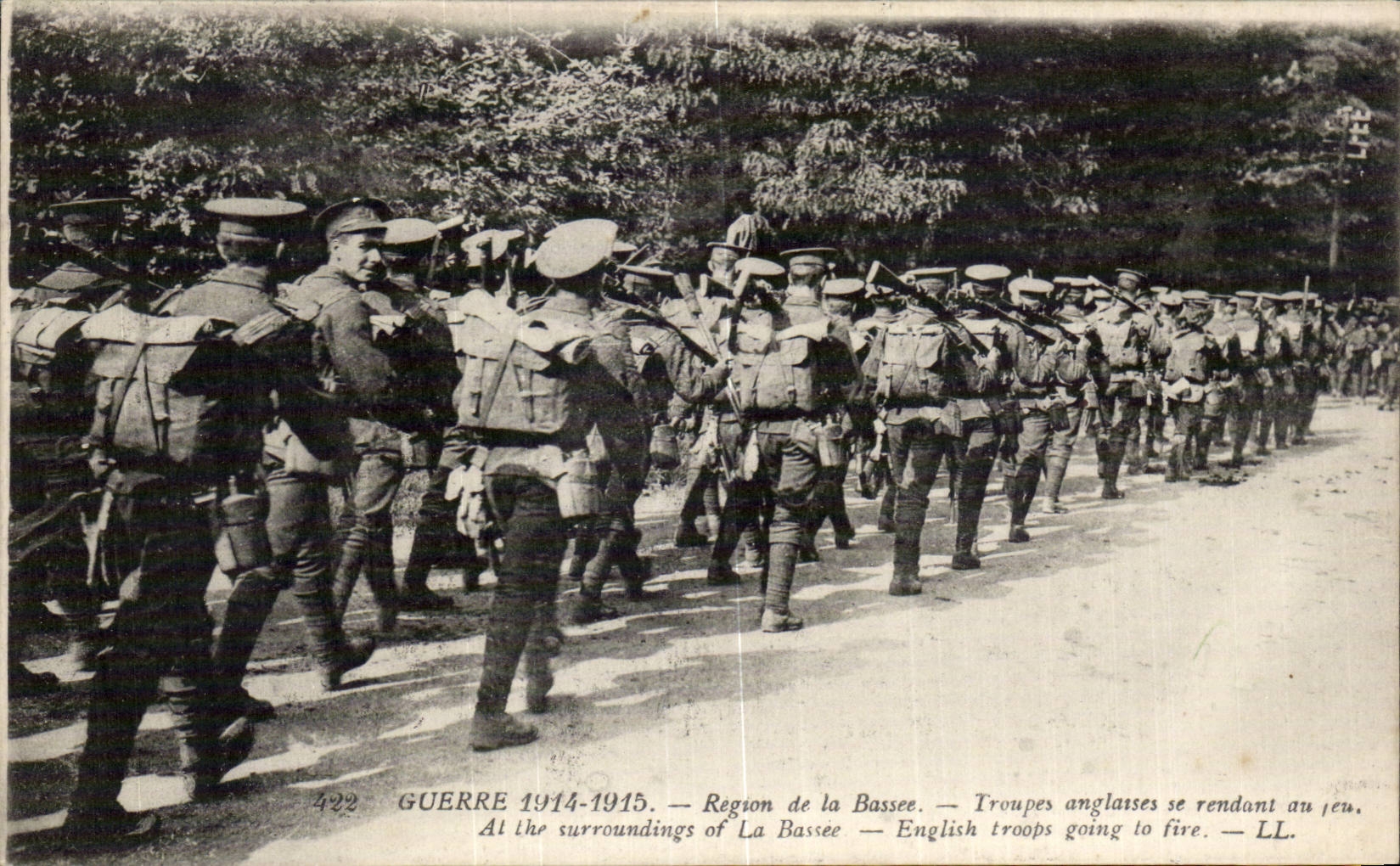 Troupes anglaises se rendant au feu — Guerre 1914-1915 — Région de La Bassee — LL