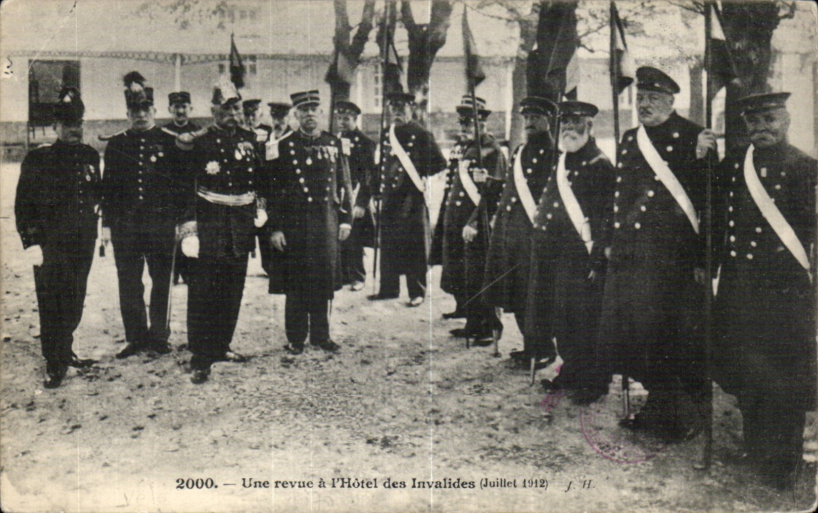 Une revue à l'Hôtel des Invalides — Juillet 1912 — J. H. 2000