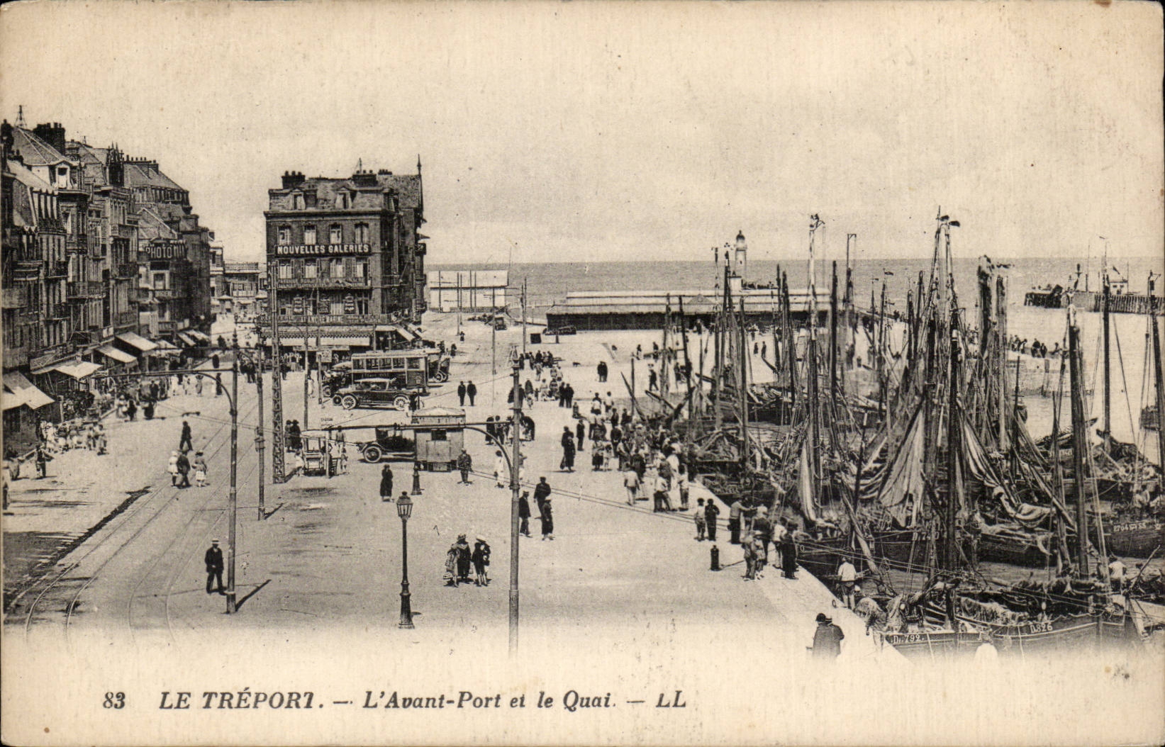 CPA Le Treport L'avant port et le quai