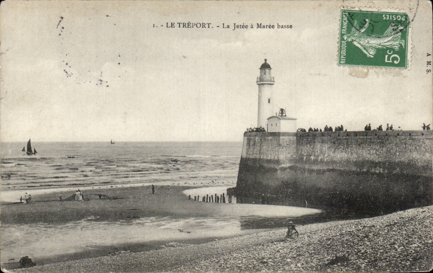 CPA Le Treport La jetee a maree basse Lighthouse