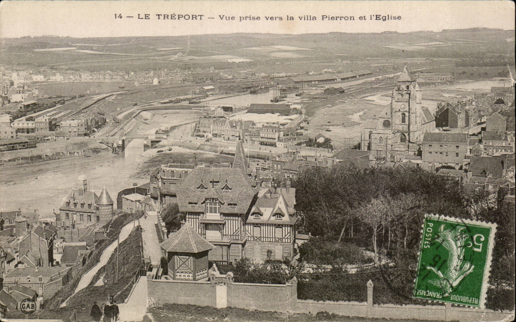 CPA Le Treport Vue prise vers la ville Pierron et eglise