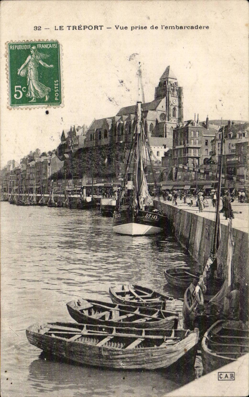 CPA Le Treport Vue prise de l'embarcadere