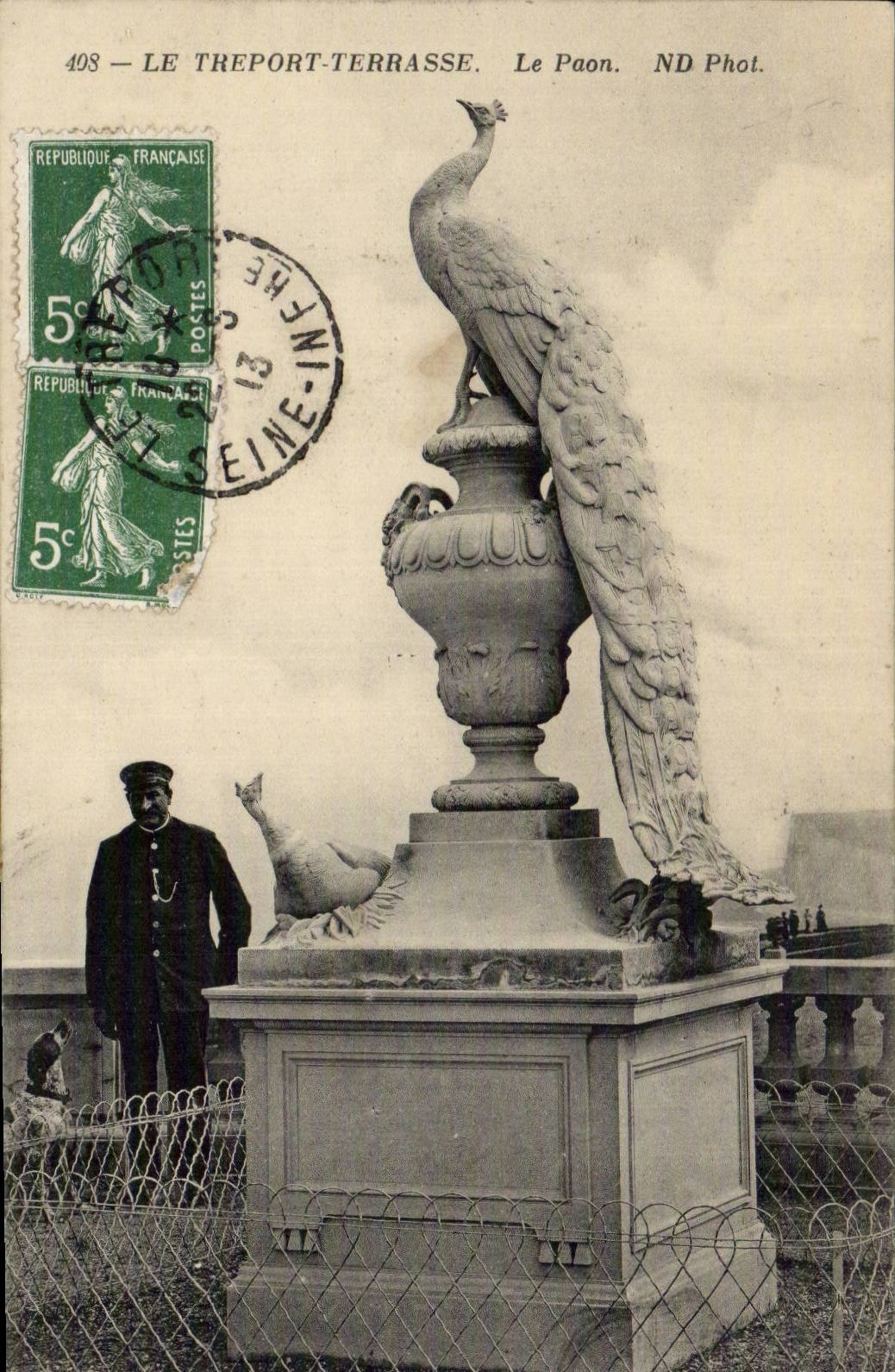 CPA Le Treport Terrasse Le paon