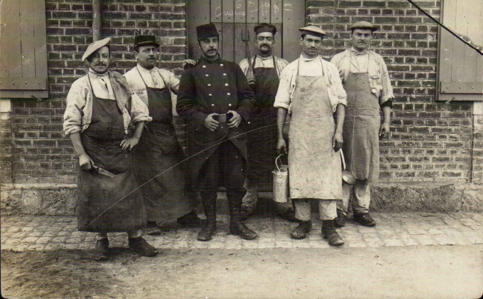 Cuisiniers et soldat — Sissonne (Aisne) — Photographie Moderne, LEFEVBRE — n°55