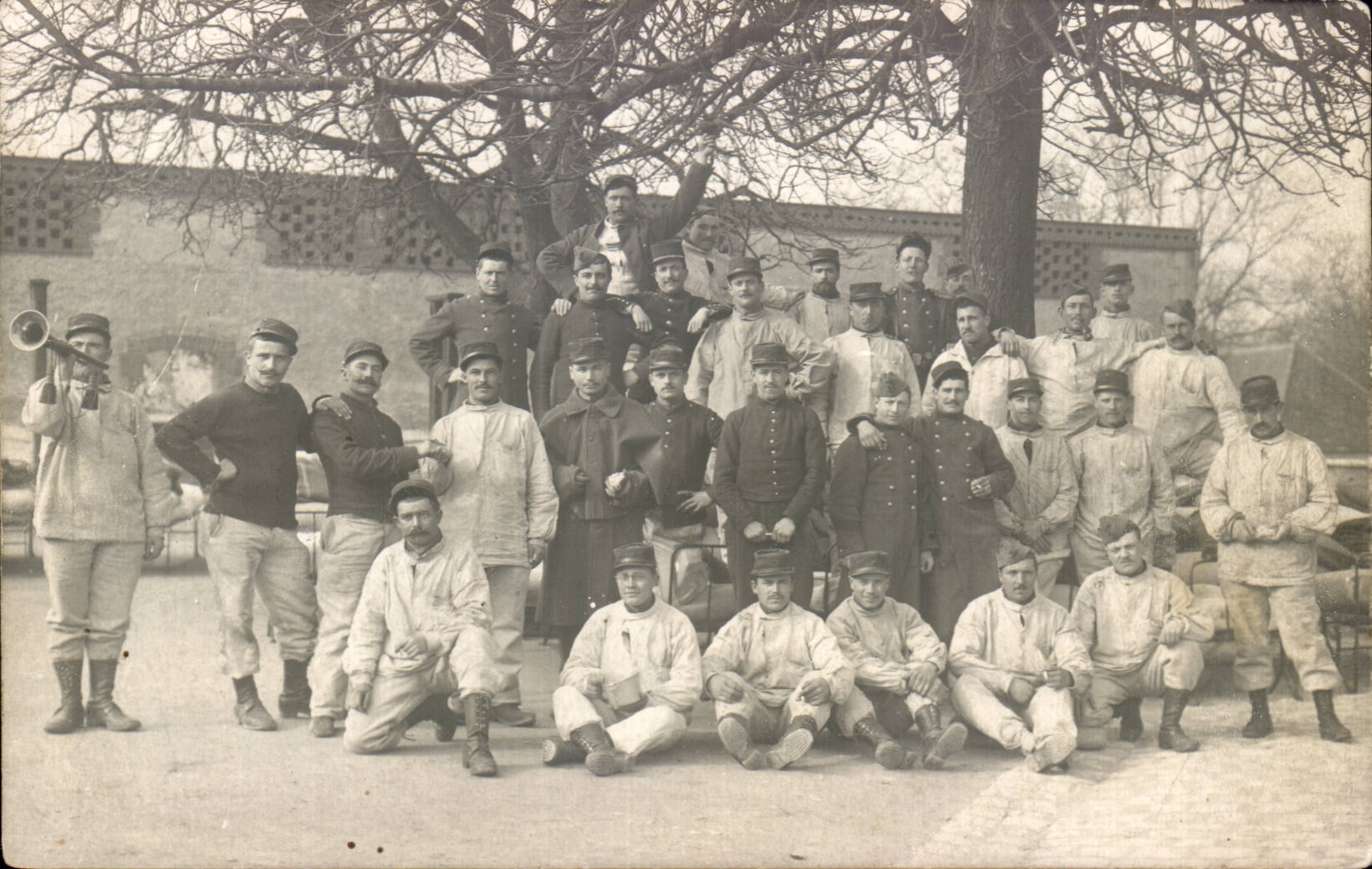 Gruppo di soldati — Serie non identificata — Editore non visibile