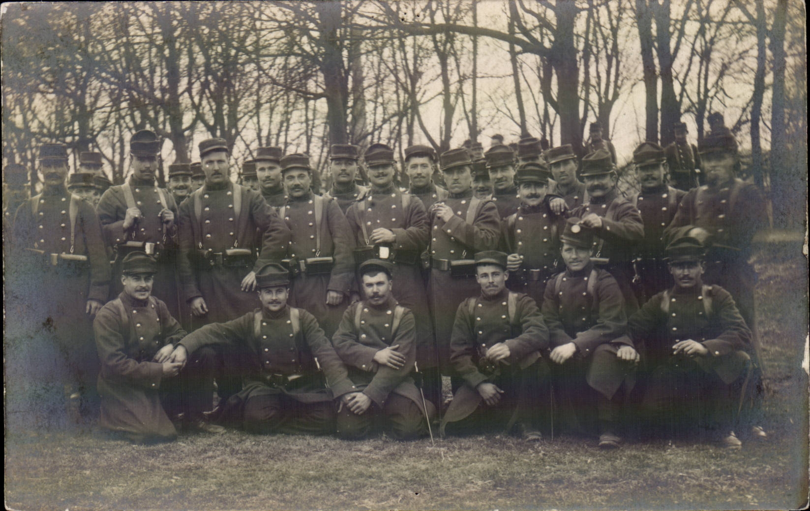 CPA CARTE PHOTO Militaria Soldats 