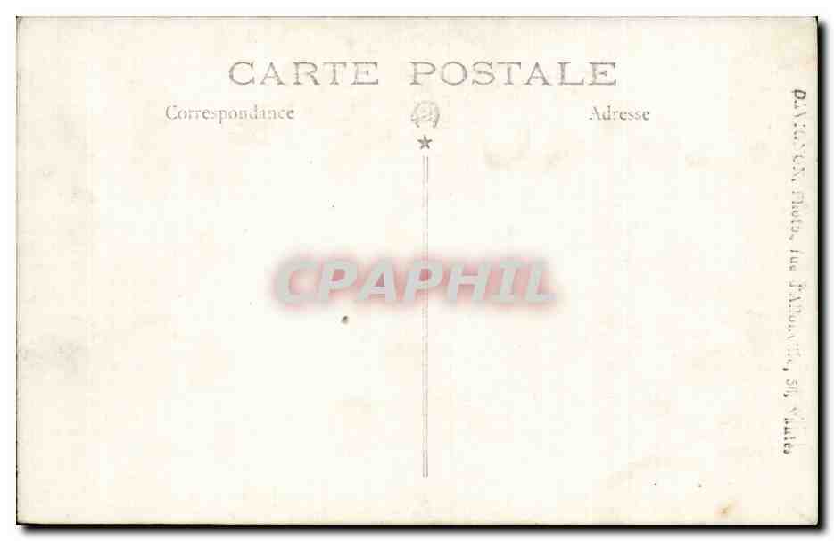 Groupe de soldats — cour d'un bâtiment militaire — Photo-Plat, rue Dalmatique, 50, Vire — Reverso