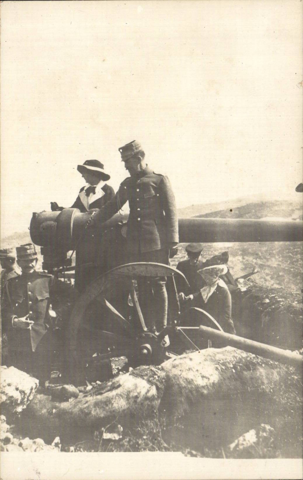 CPA CARTE PHOTO Militaria Soldat Canon 