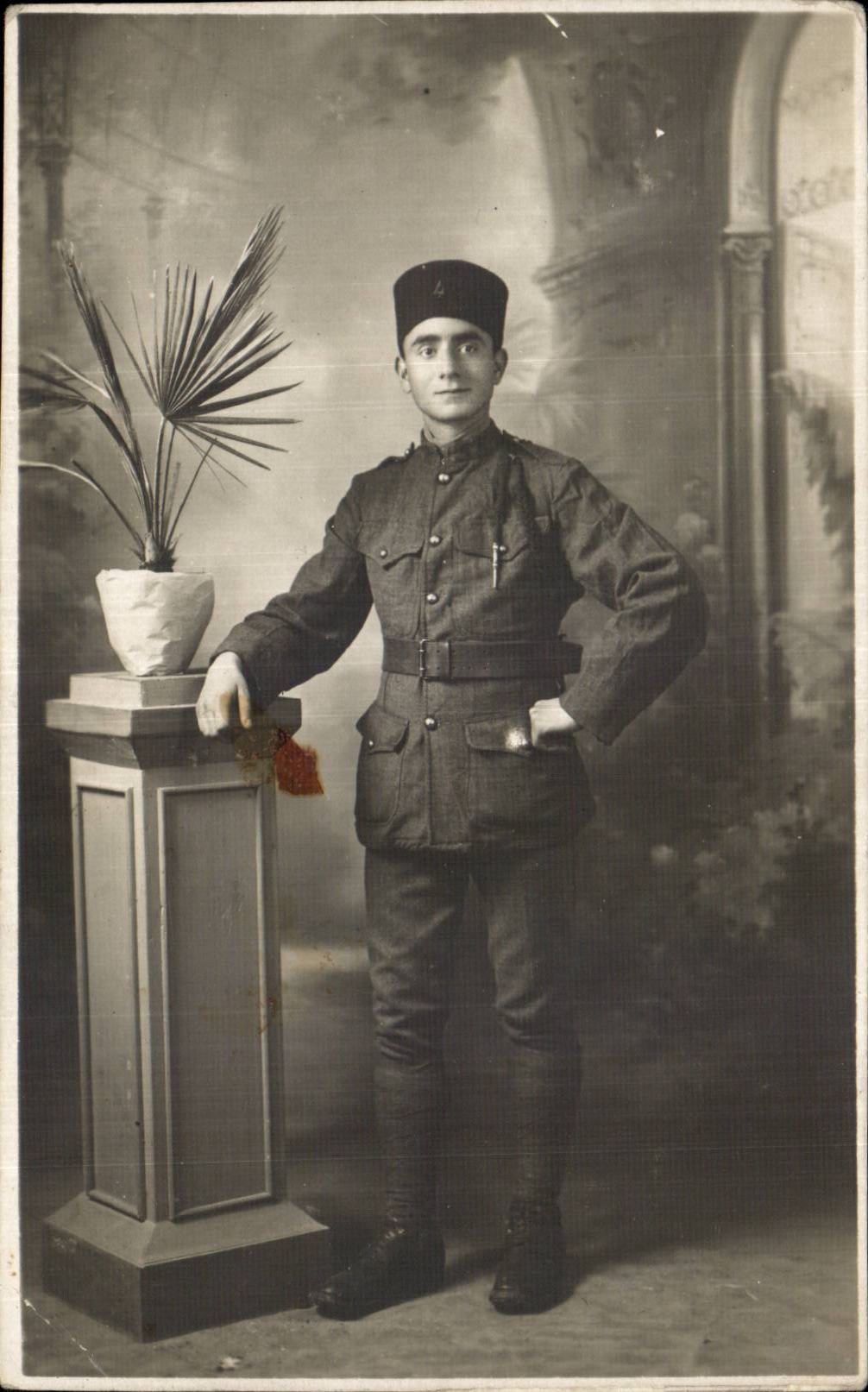 CPA CARTE PHOTO Militaria Soldat Poilu 