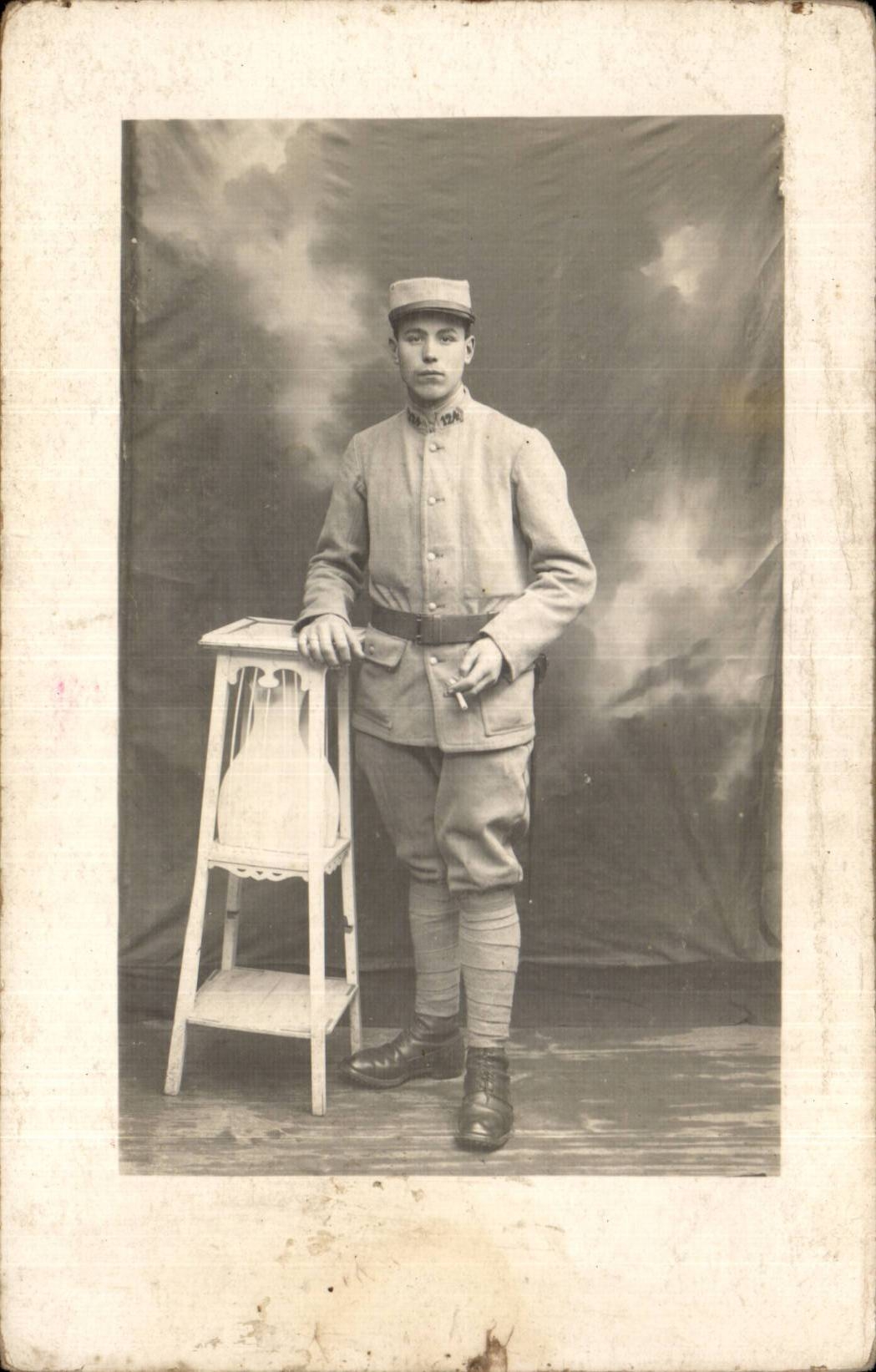 CPA CARTE PHOTO Militaria Soldat Poilu 