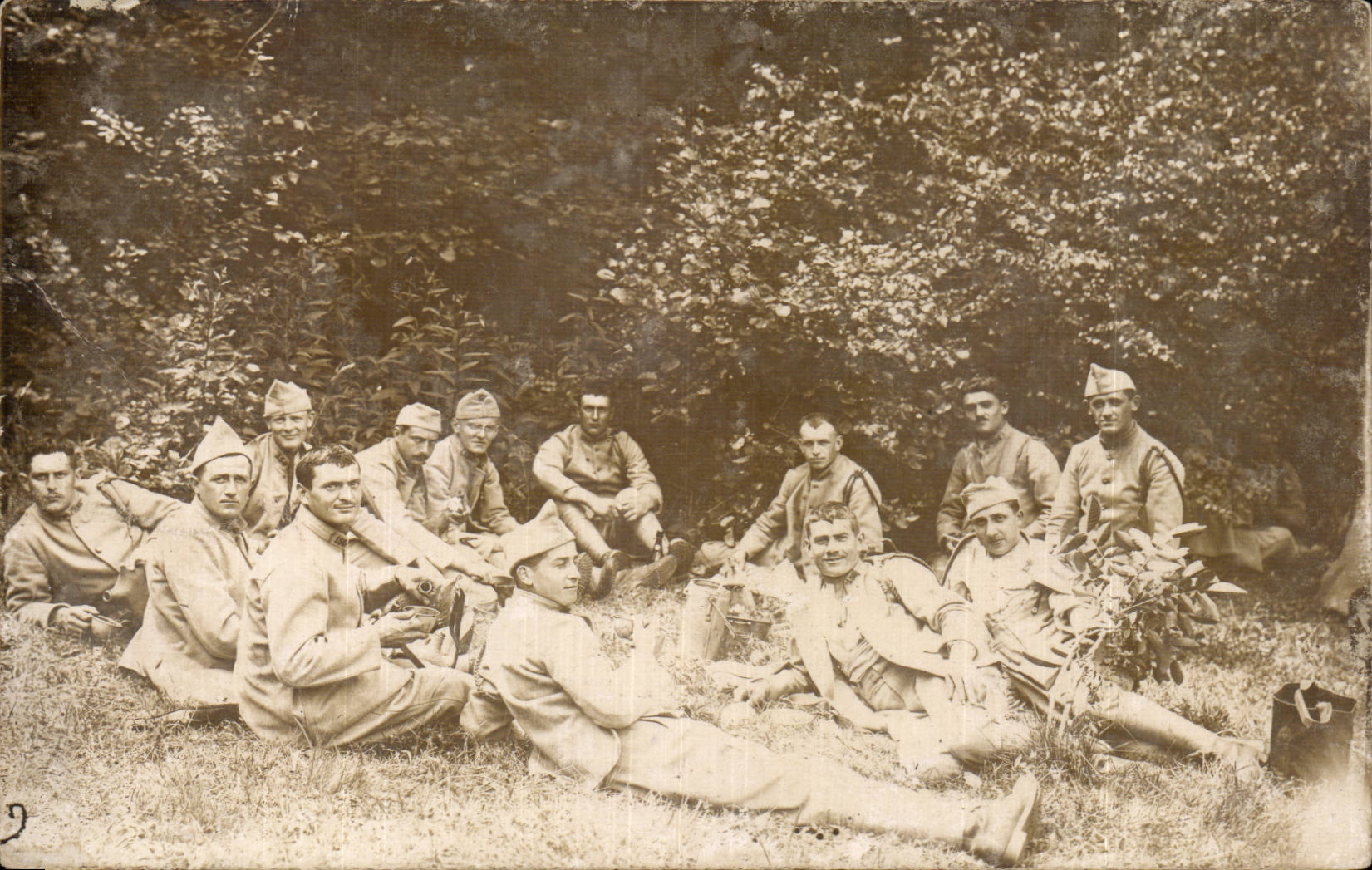 CPA CARTE PHOTO Militaria Soldats Poilus 