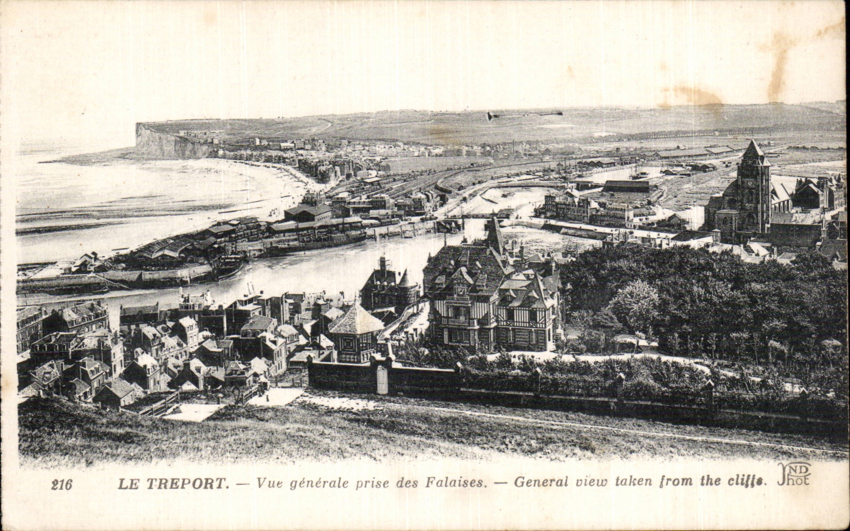 CPA Le Treport Vue generale prise des Falaises 