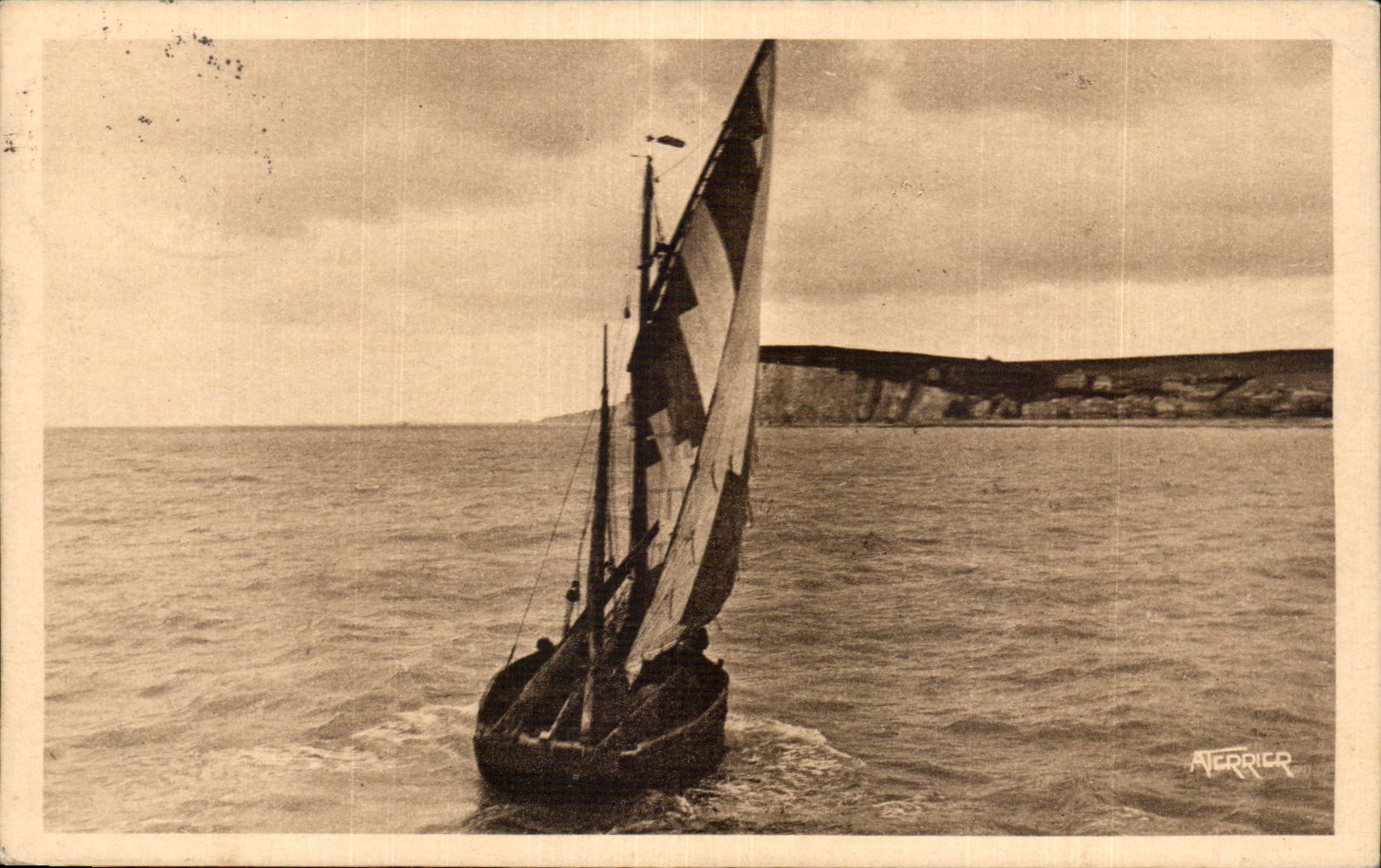 CPA Le Treport Petite barque traportaise partant a la peche