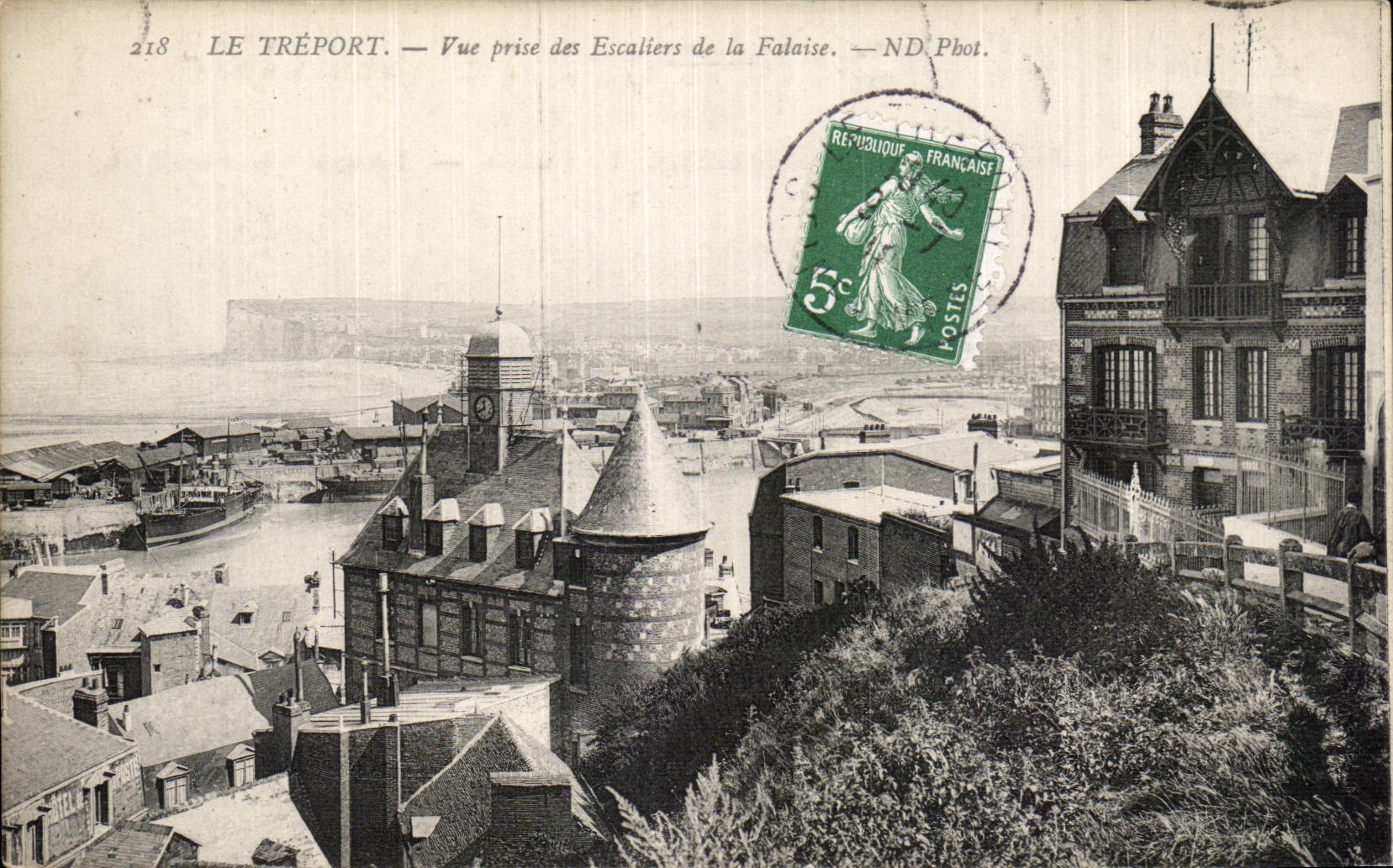 CPA Le Treport Vue prise des escaliers de la falaise