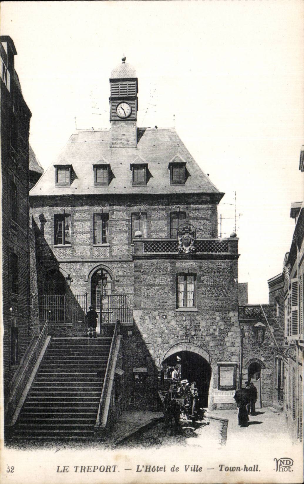 CPA Le Treport L'hotel de ville