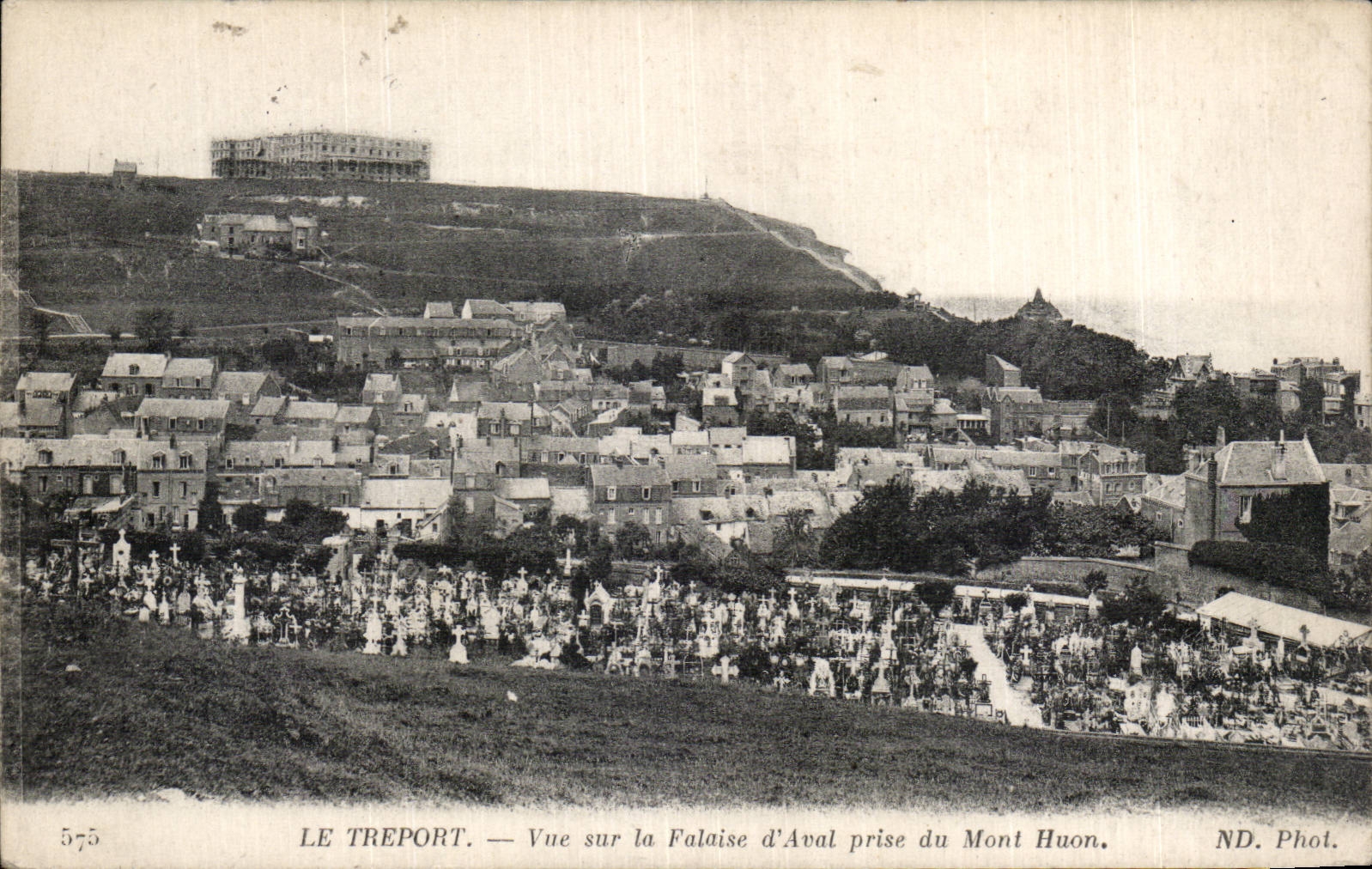 CPA Le Treport Vue sur la falaise d'aval prise du Mont Huon Cimetiere
