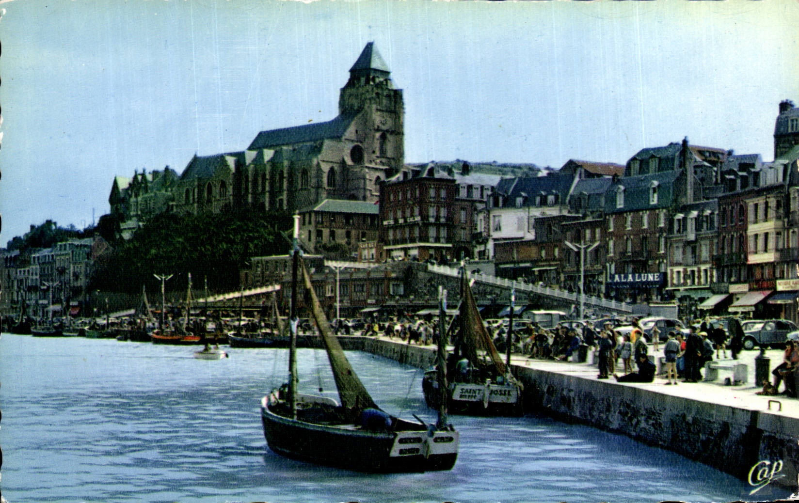CPSM Le Treport Le port et l'eglise St Jacques