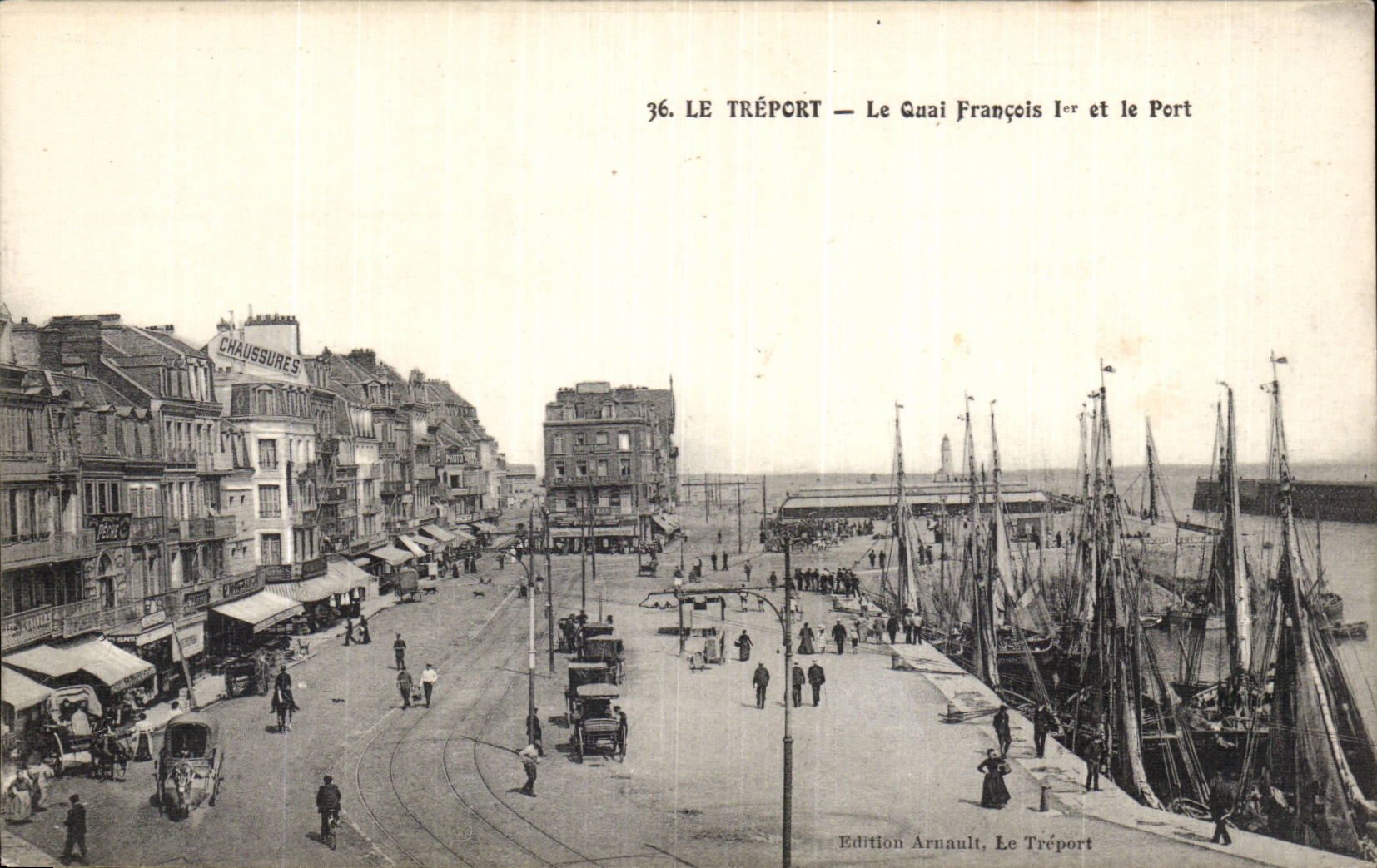 CPA Le Treport Le quai Francois 1er et le port