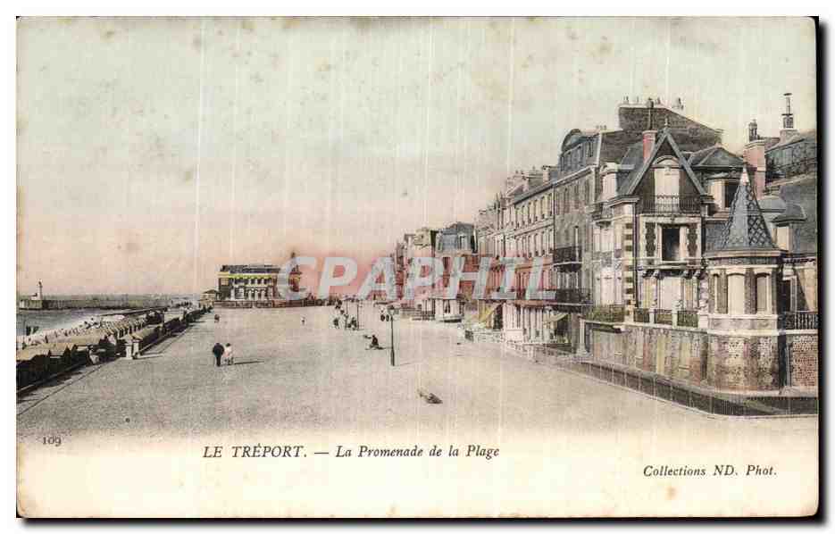 CPA Le Treport La promenade de la plage