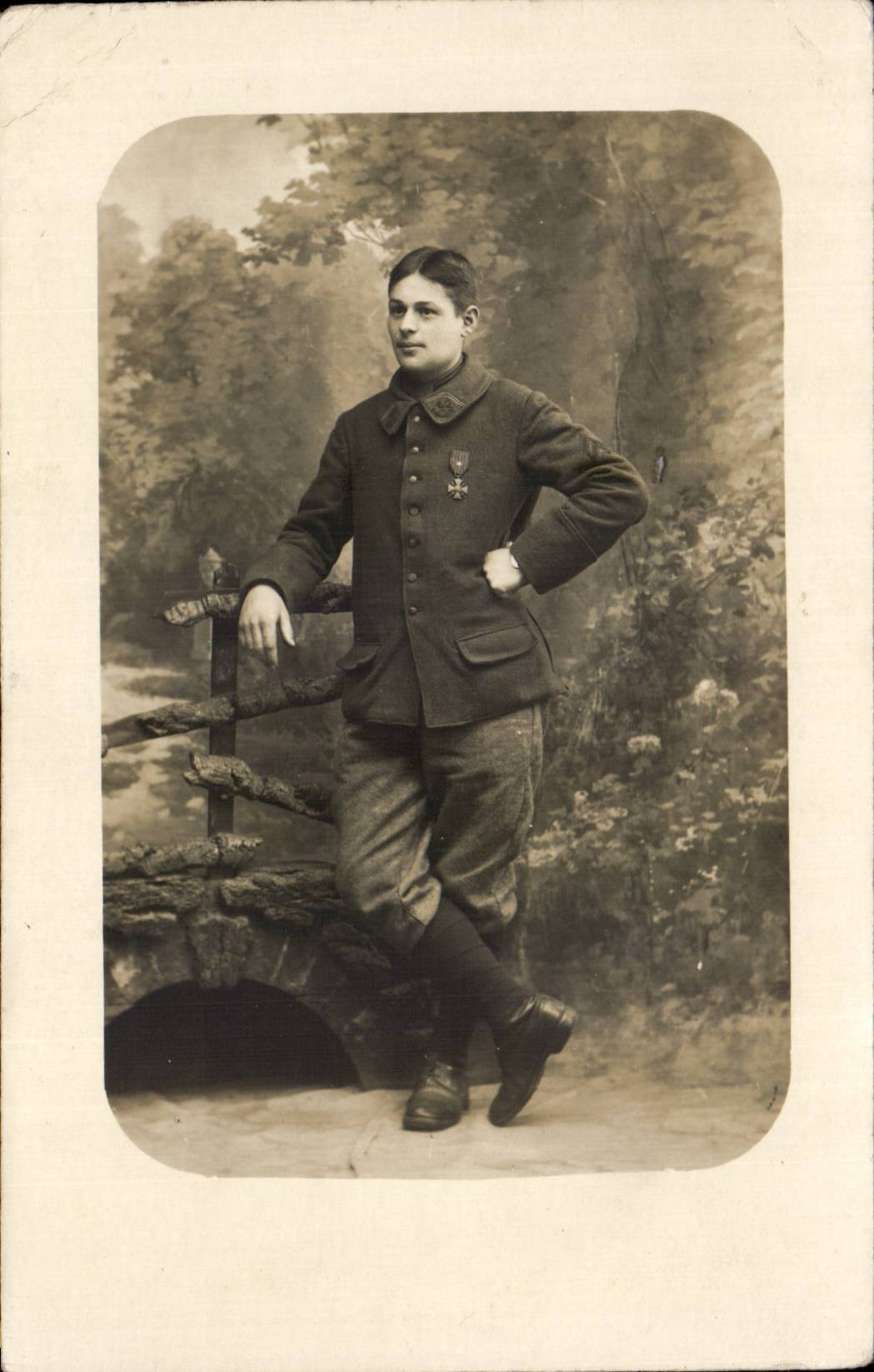 CPA CARTE PHOTO Militaria Soldat