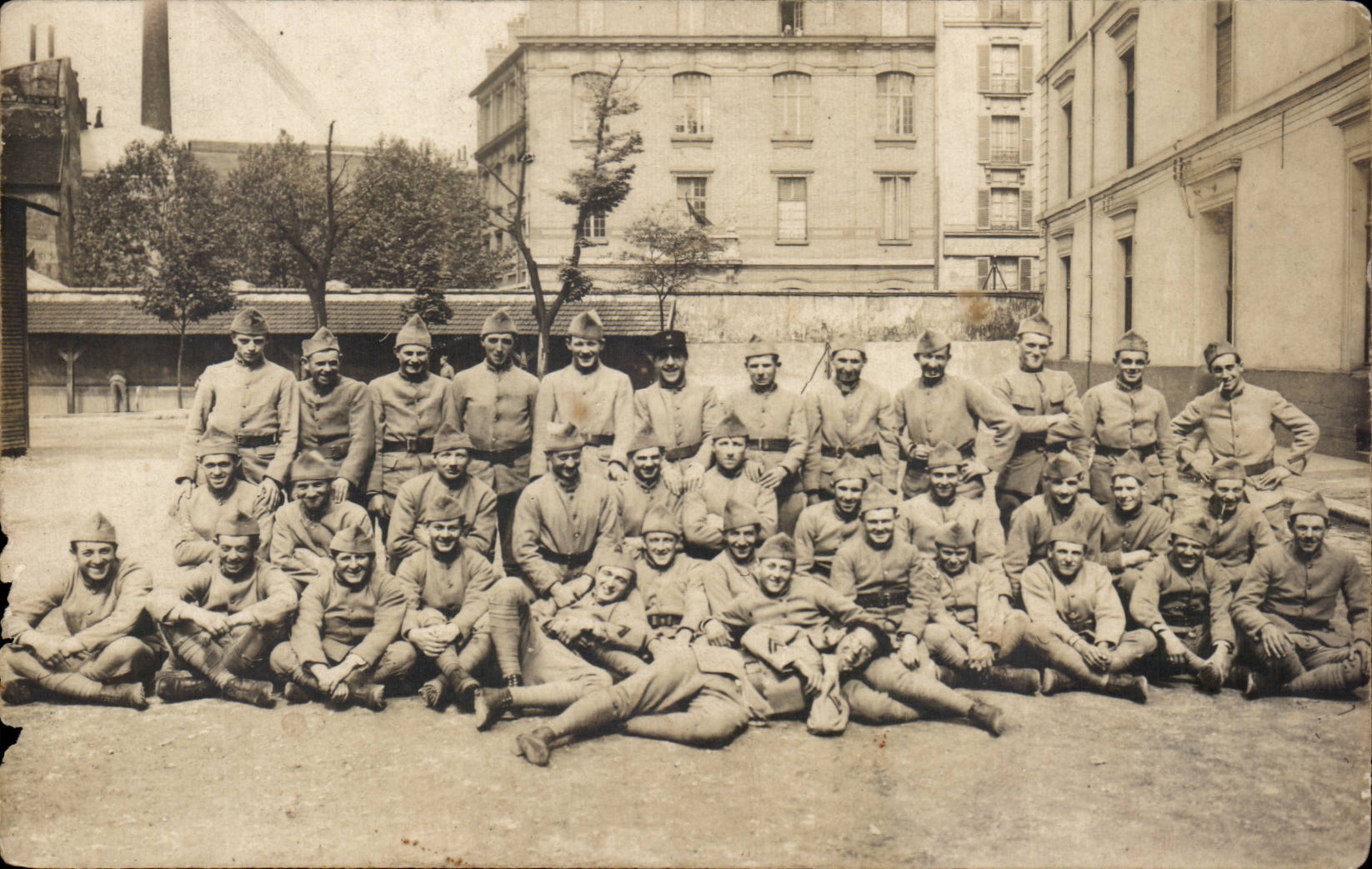CPA CARTE PHOTO Militaria Soldats