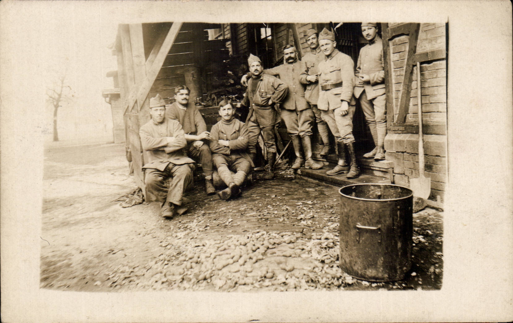 CPA CARTE PHOTO Militaria Soldats