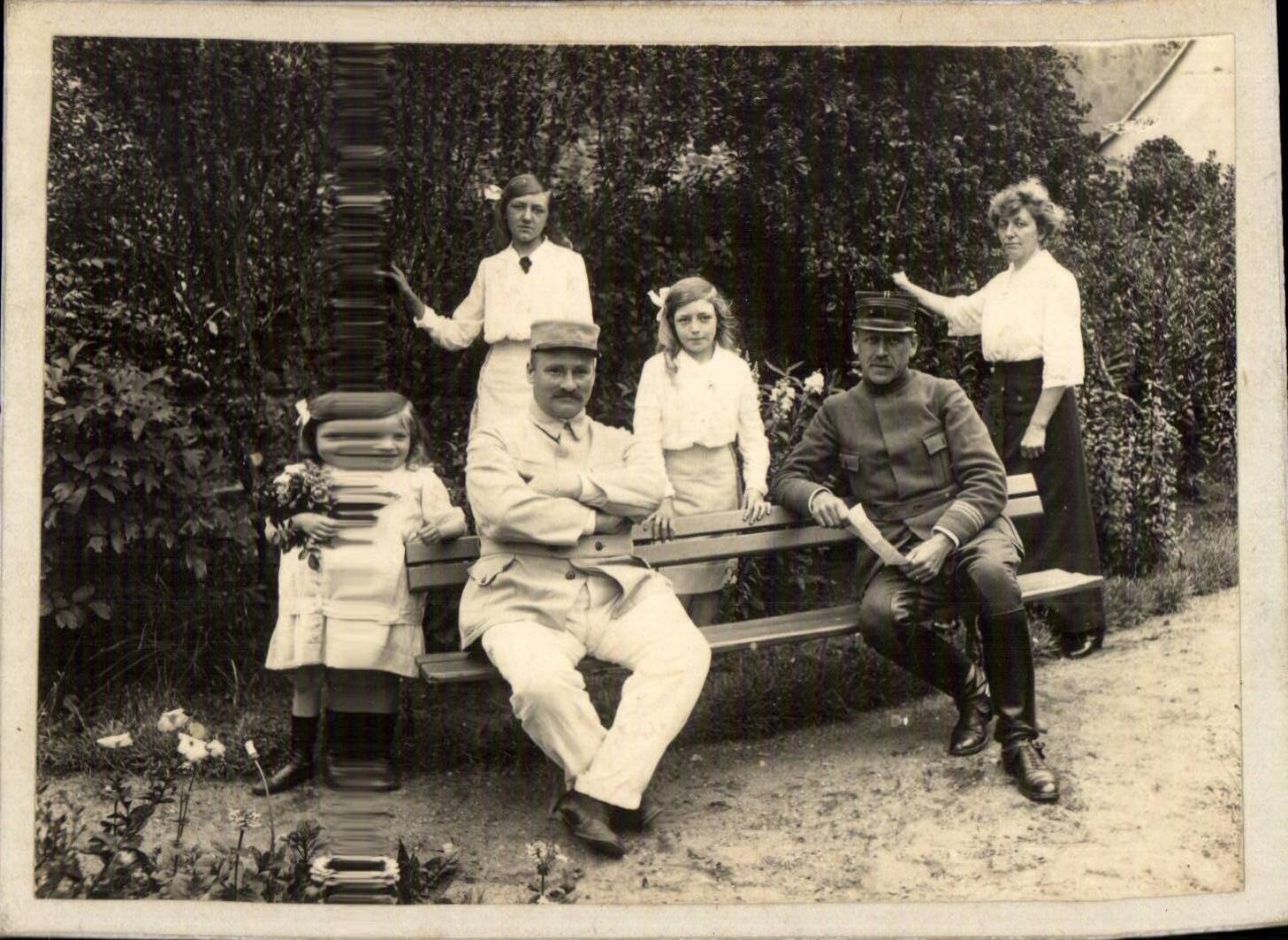 CPA Militaria Soldats et enfants