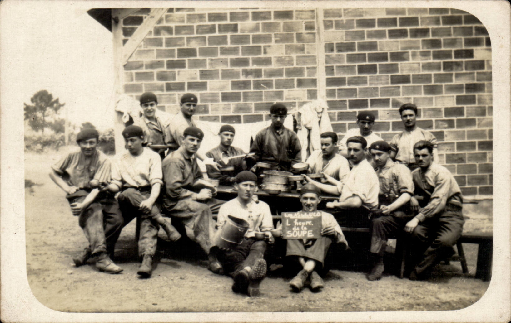 CARTE PHOTO Militaria Soldats Regiment