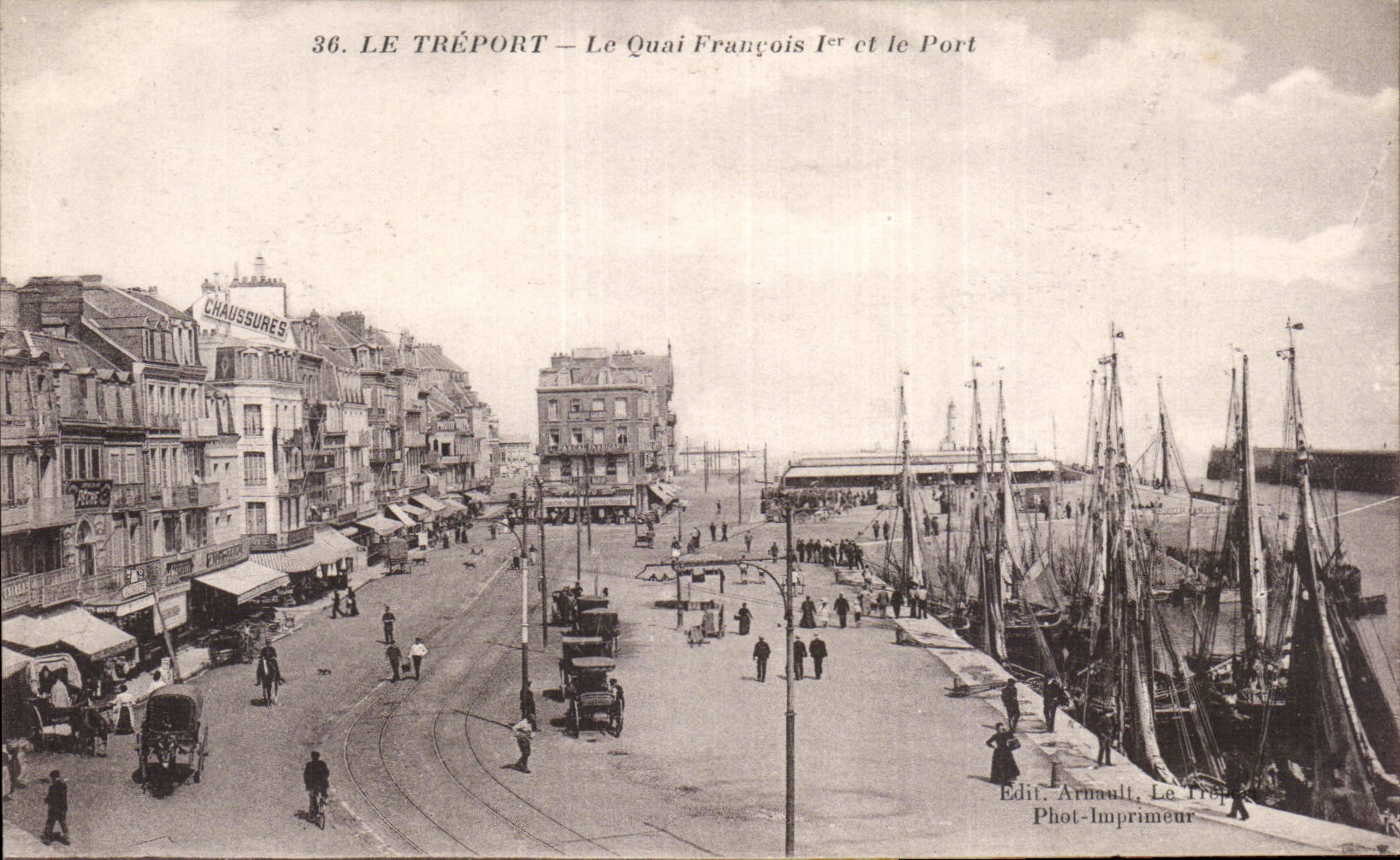 CPA Le Treport Le quai Francois 1er et le port