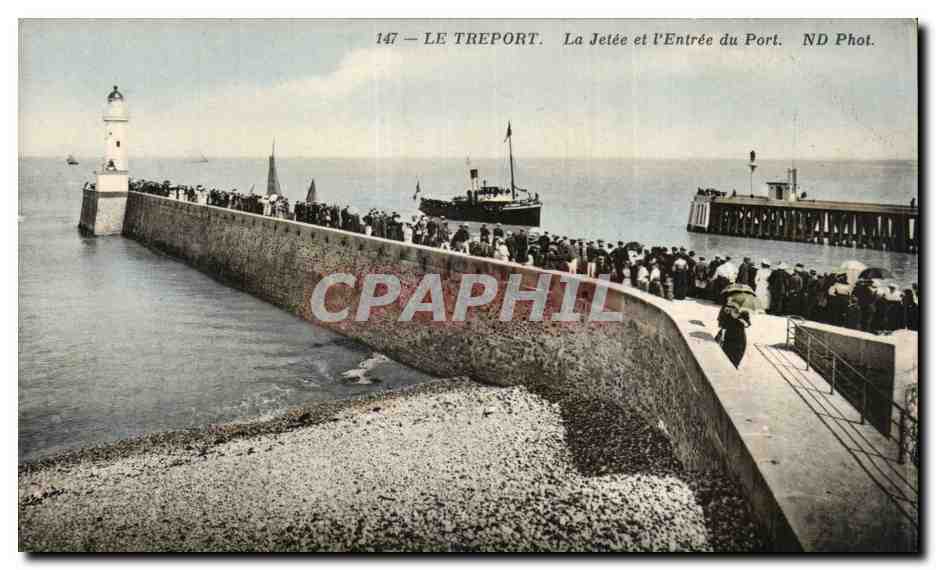 CPA Le Treport La jetee et l'entree du port