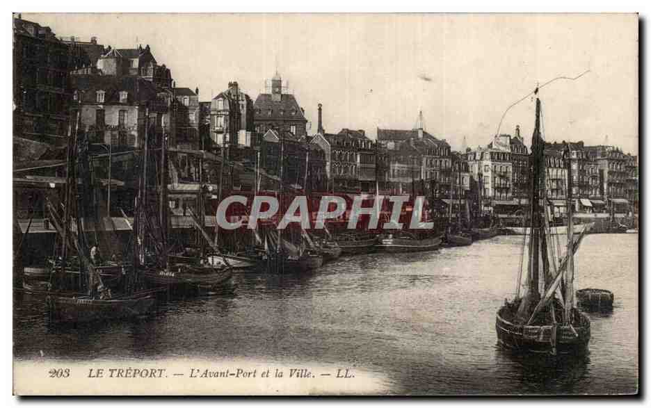 CPA Le Treport L'avant port et la ville