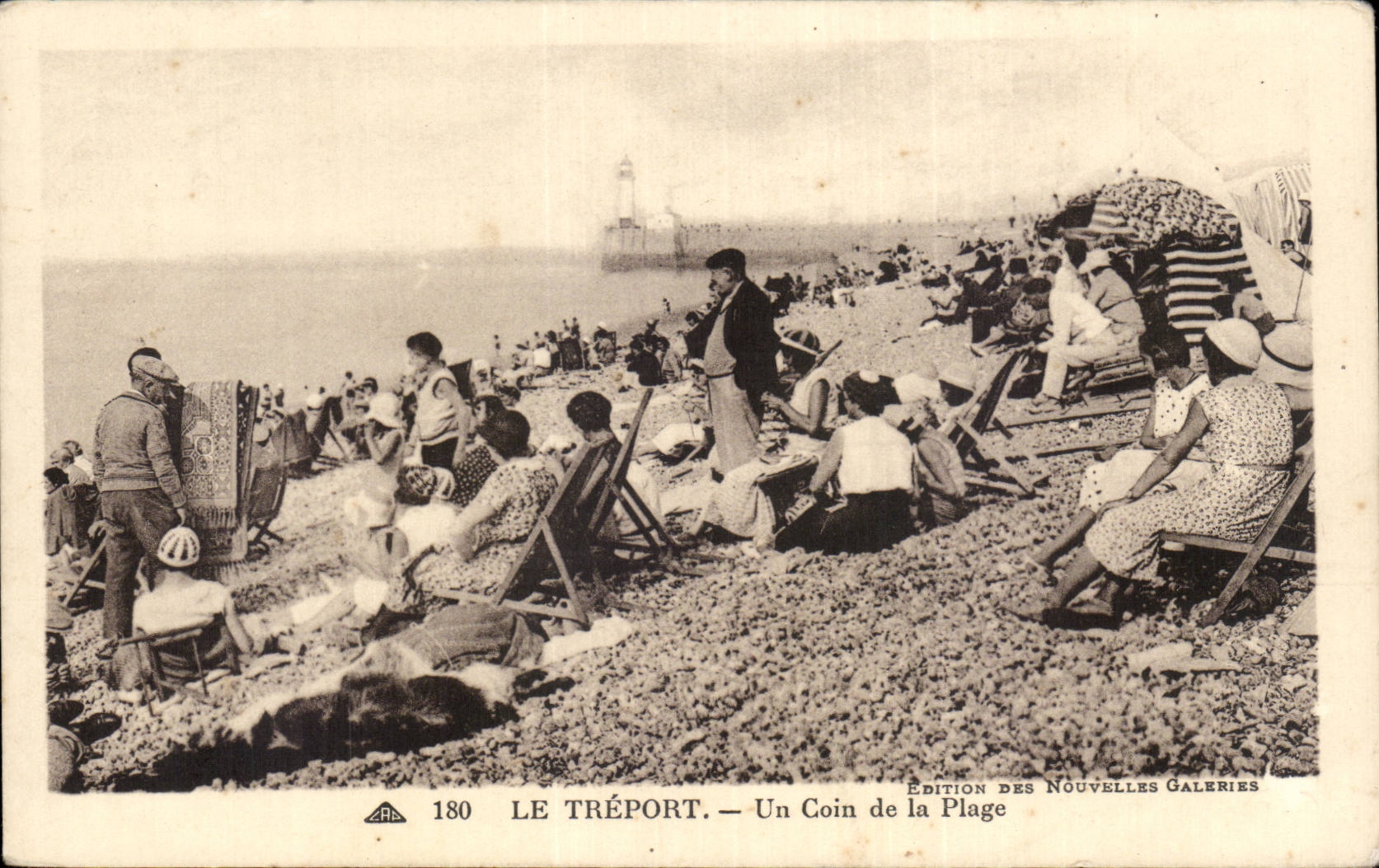 CPA Le Treport Un coin de la plage