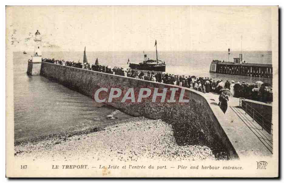 CPA Le Treport La jetee et l'entree du port 