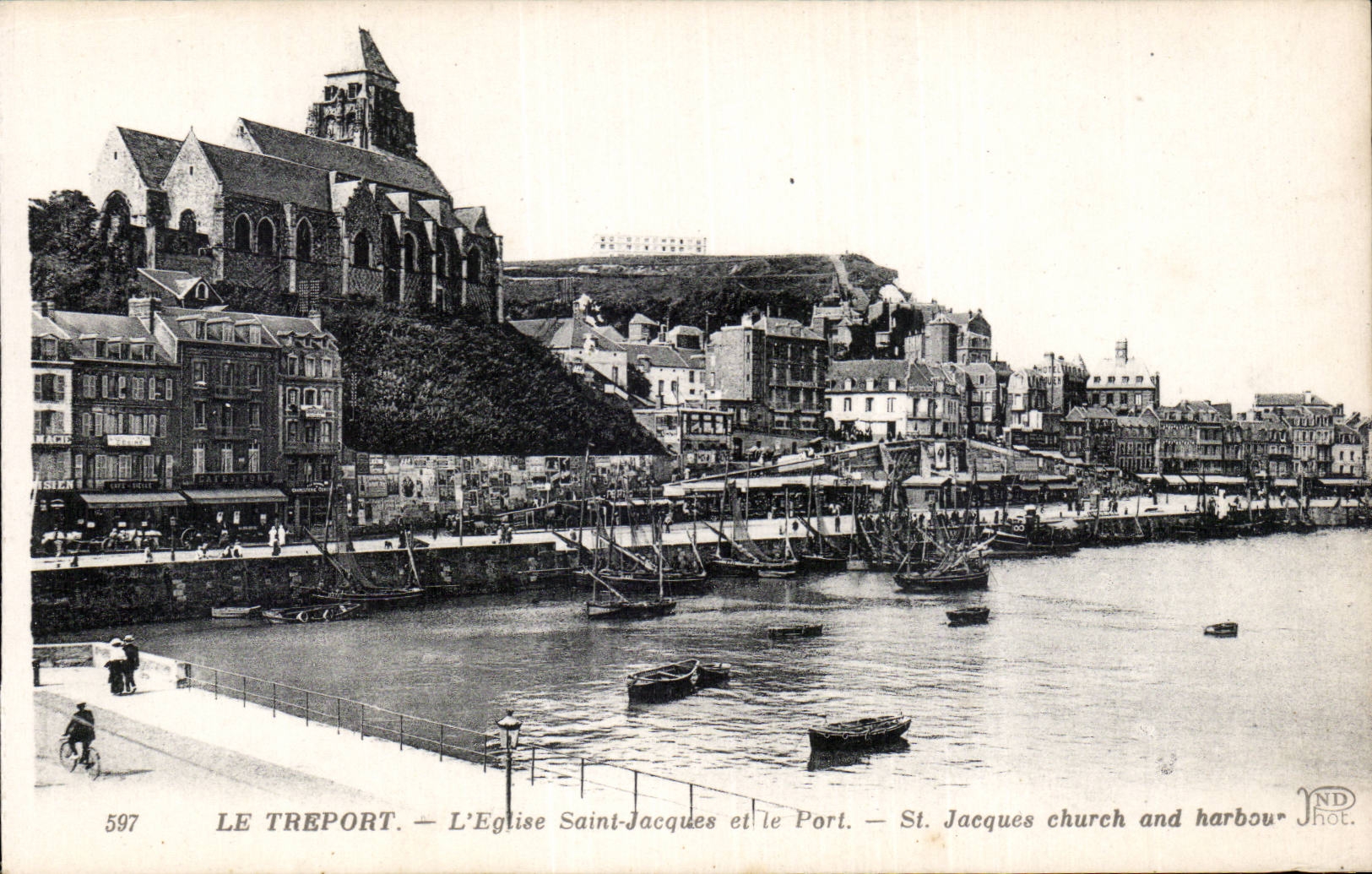 CPA Le Treport L'eglise Saint Jacques et le port