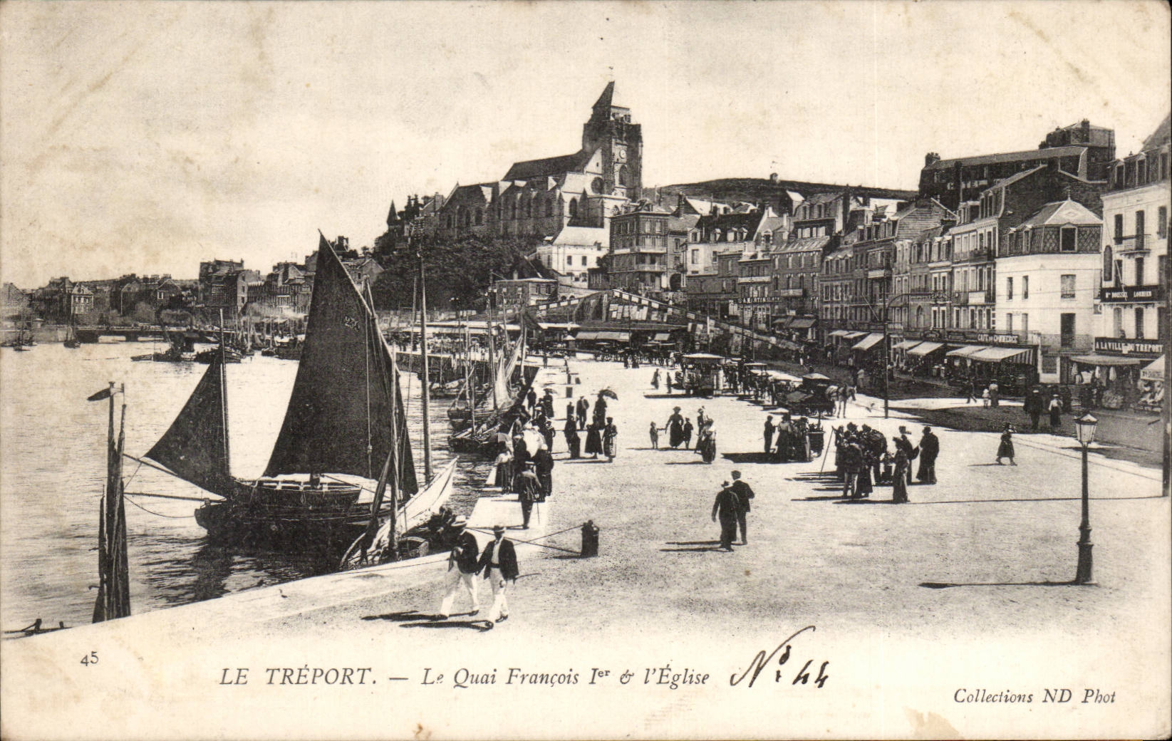 CPA Le Treport Le quai Francois 1er et l'eglise