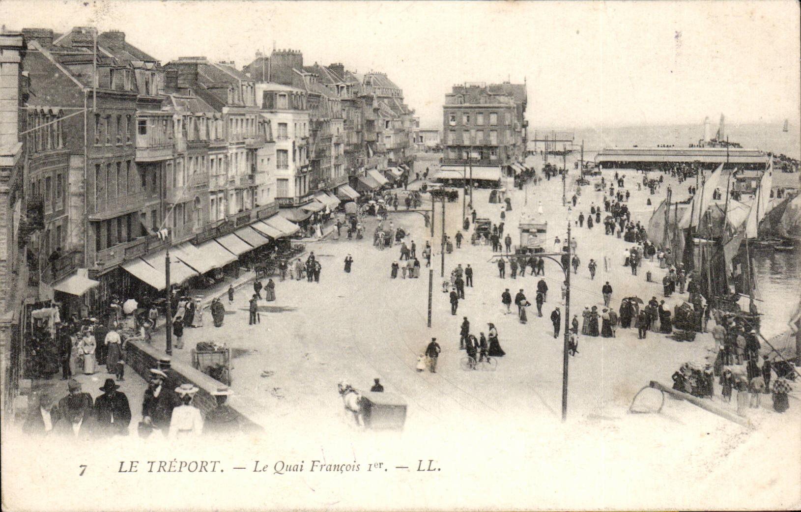 CPA Le Treport Le quai Francois 1er