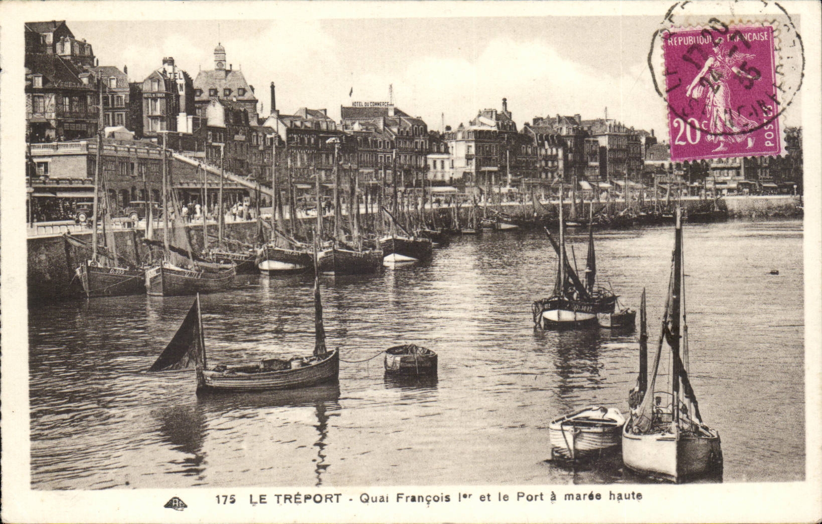 CPA Le Treport Quai Francois 1er et le port a maree haute
