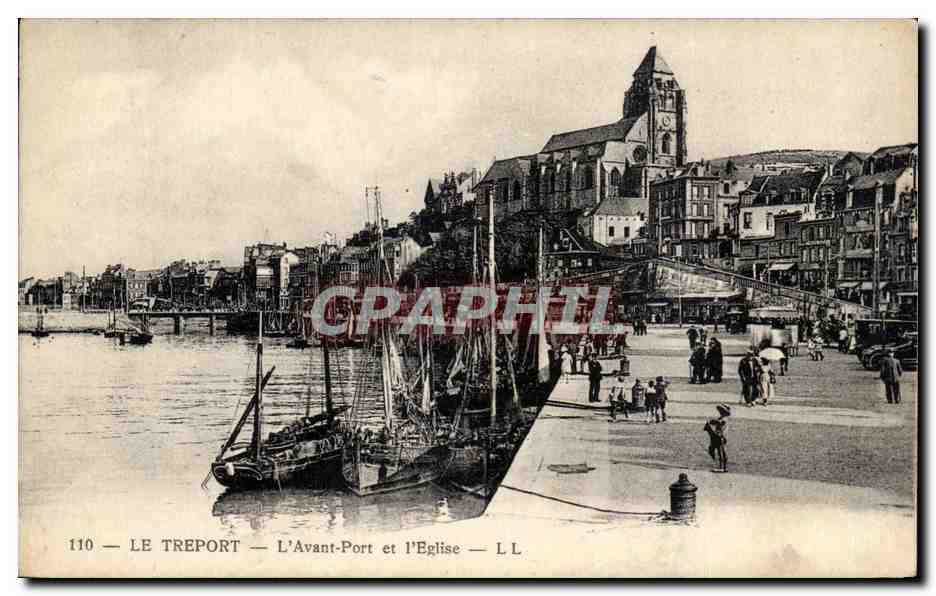 CPA Le Treport L'avant port et l'eglise
