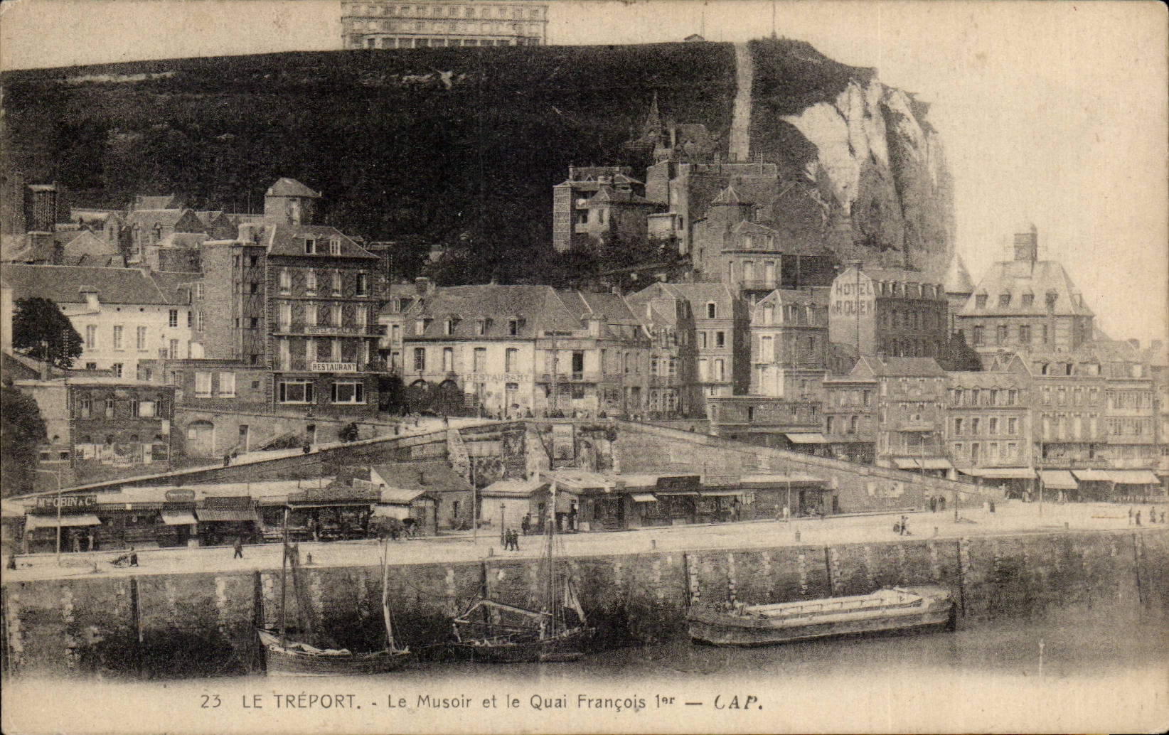 CPA Le Treport Le musoir et la quai Francois 1er