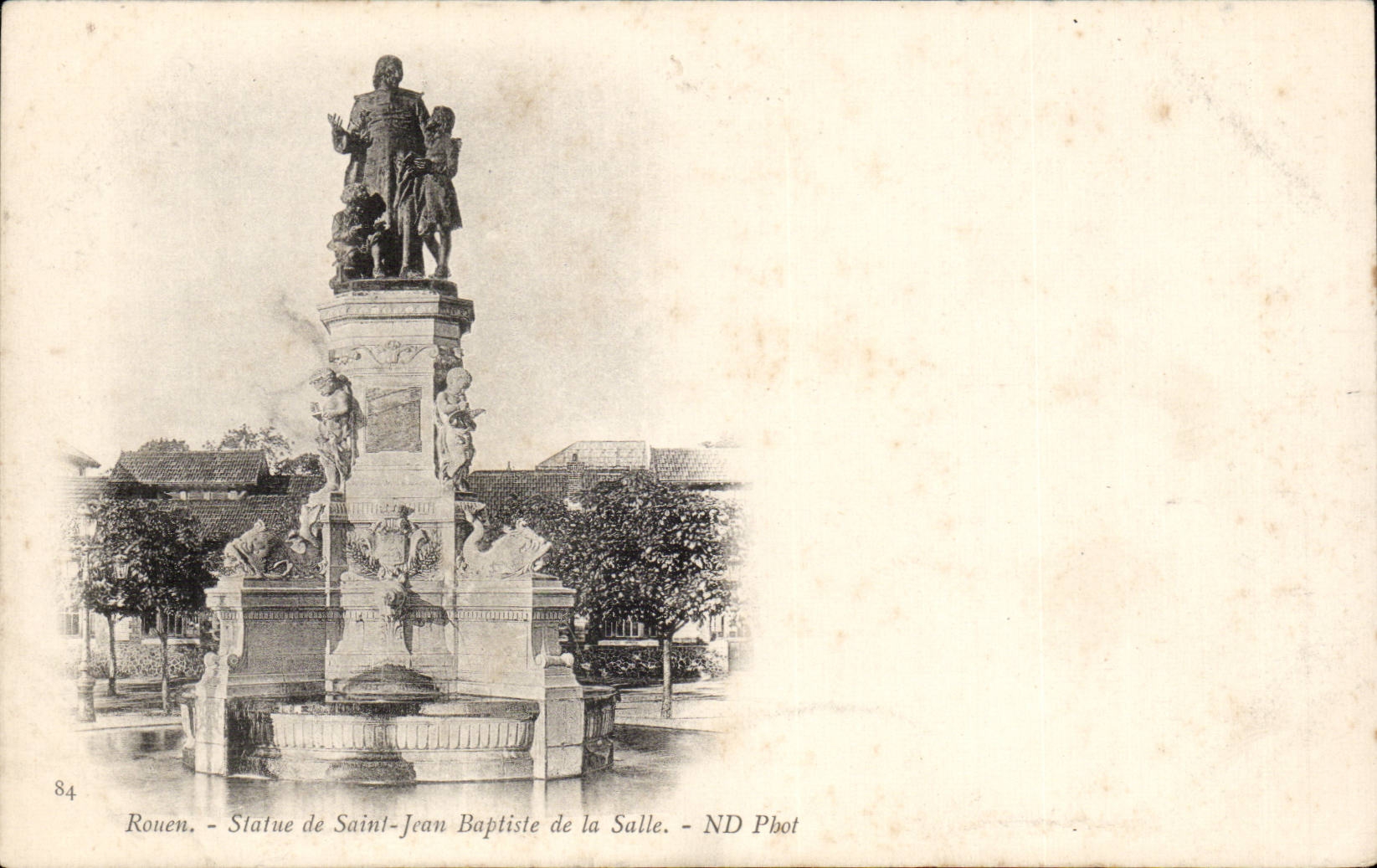 CPA Rouen Statue de Saint Jean Baptiste de la salle