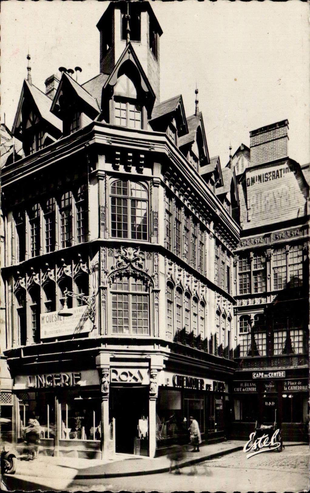CPSM Rouen maison de style rue de la Grosse horloge