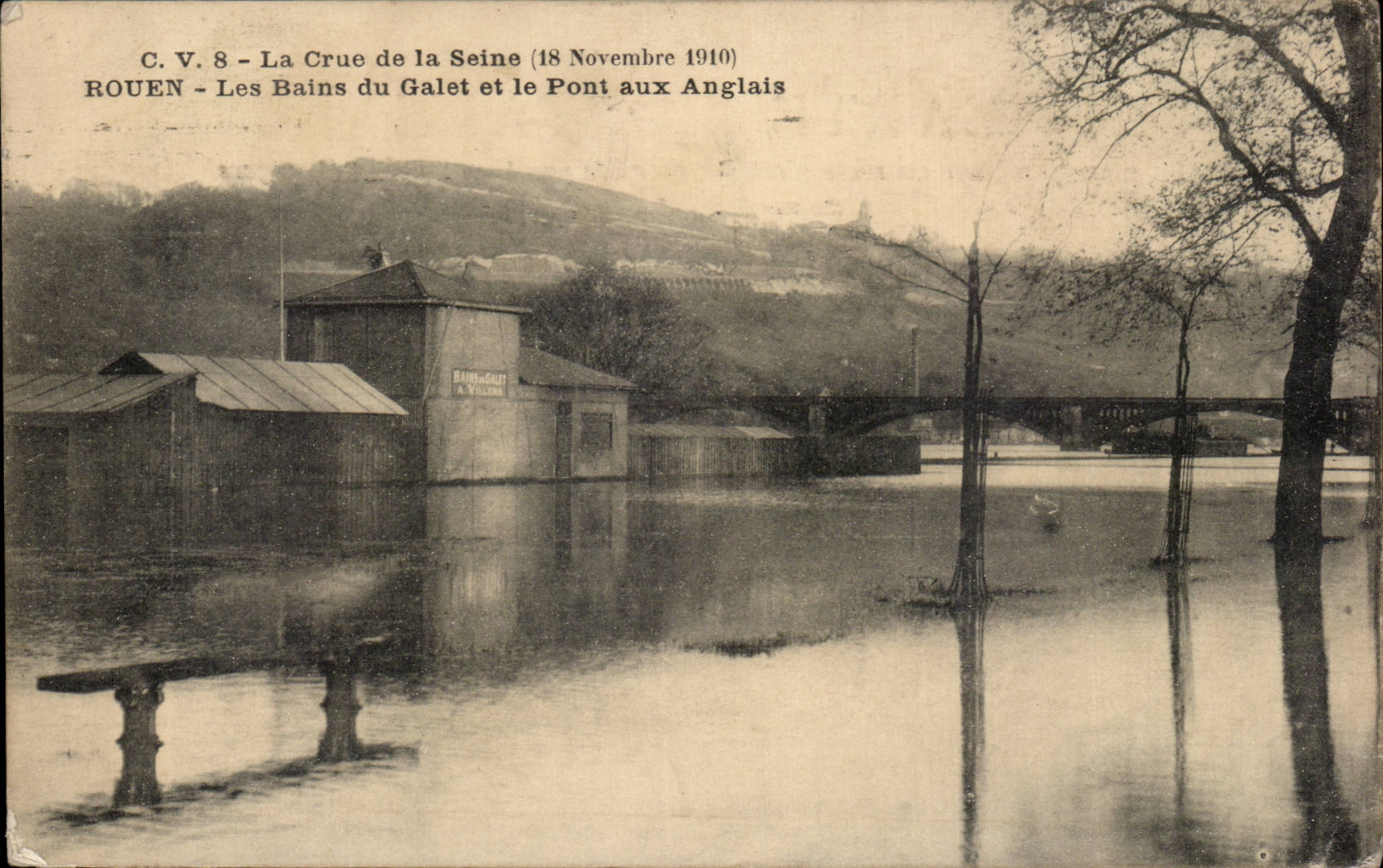 CPA Rouen La crue de la Seine (18 novembre 1910) Les bains du Galet et le pont aux anglais