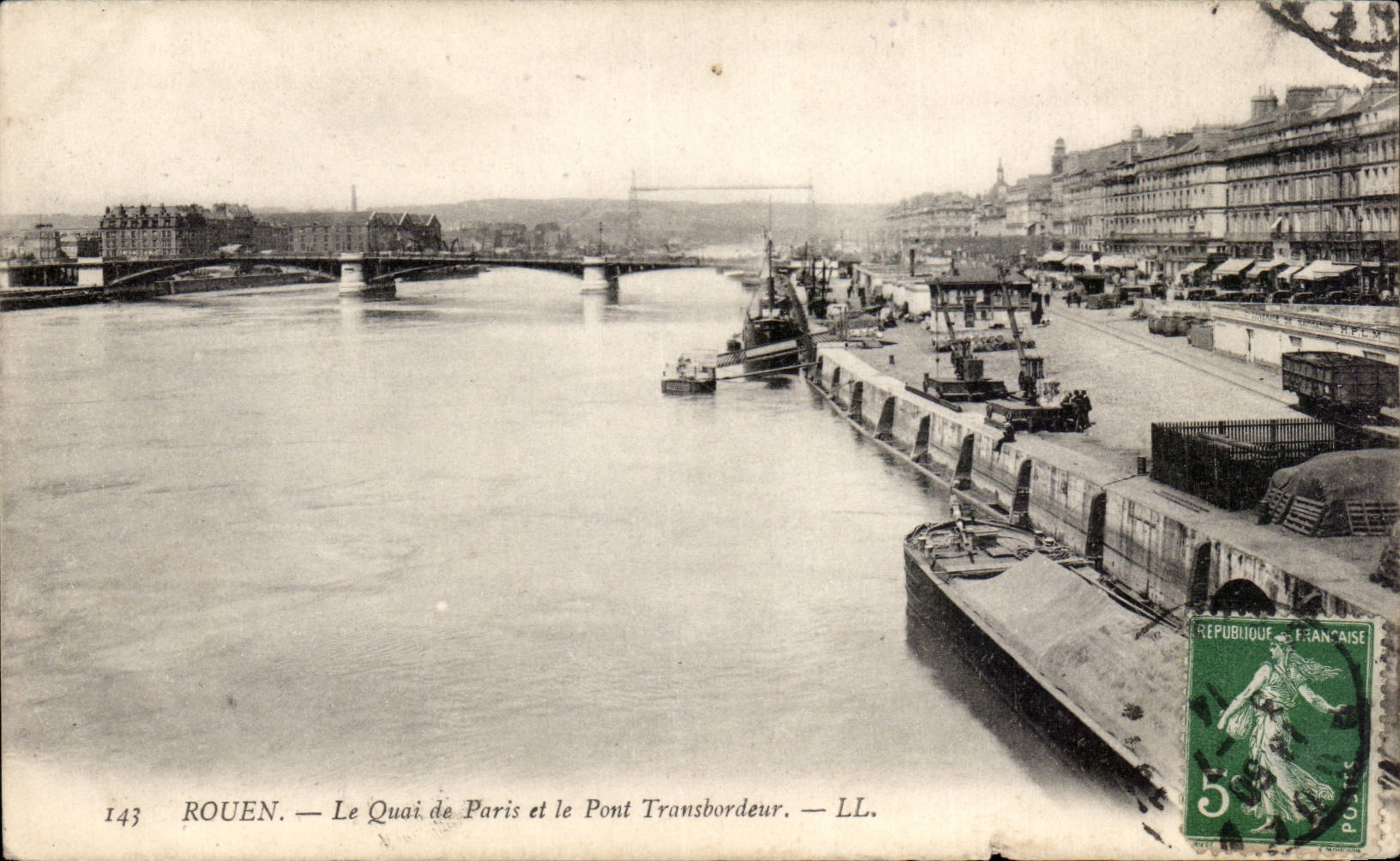 CPA Rouen Le quai de Paris et le pont transbordeur