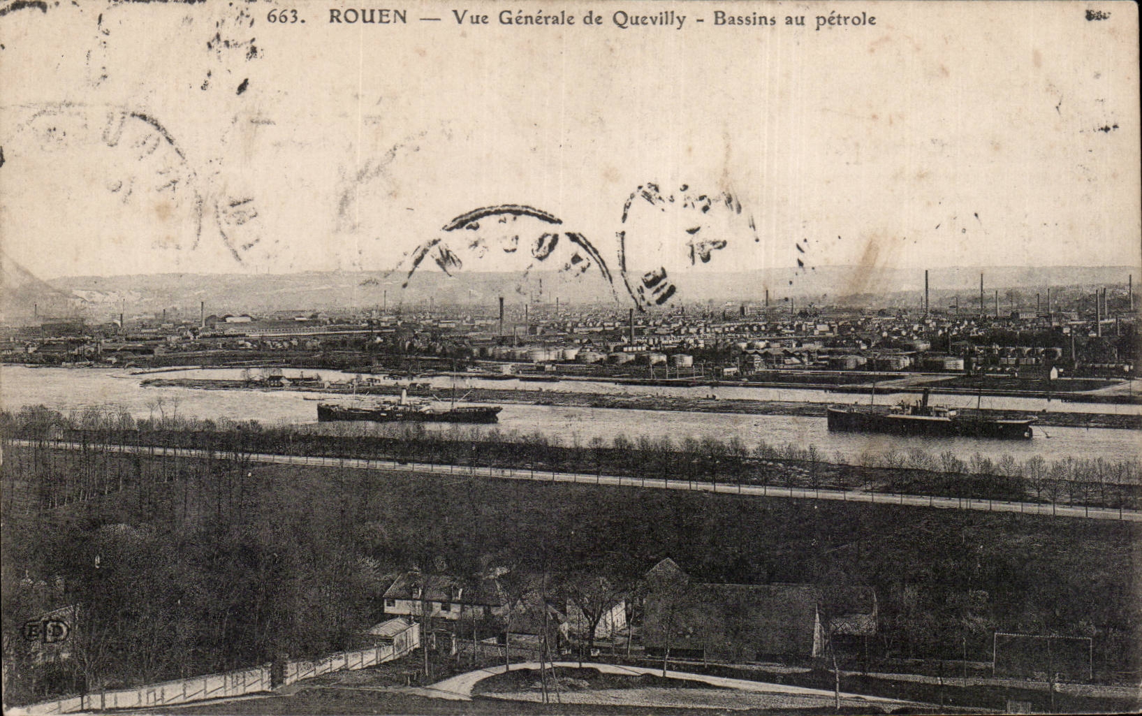 CPA Rouen Vue generale de Quevilly Bassins au petrole