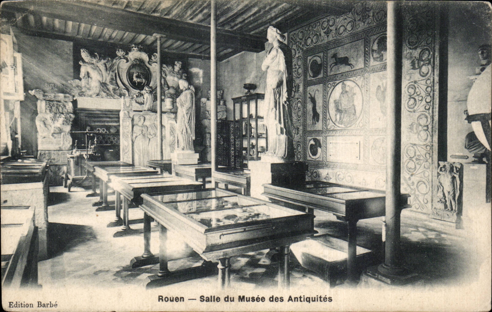 CPA Rouen Salle du musee des Antiquites