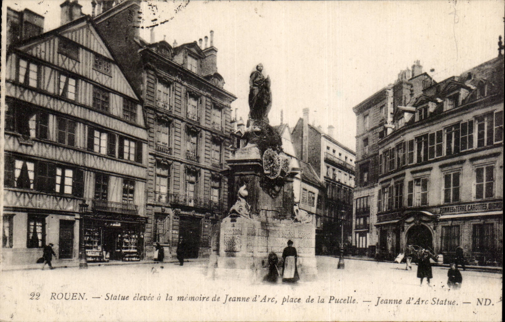 CPA Rouen Statue elevee a la memoire de Jeanne d'arc place de la Pucelle