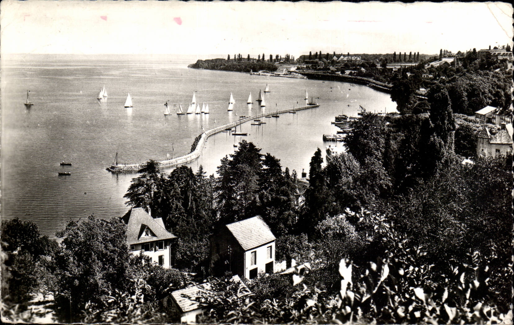 Thonon-les-Bains — Le Port et Voiliers sur le Lac Léman — Photographie Véritable