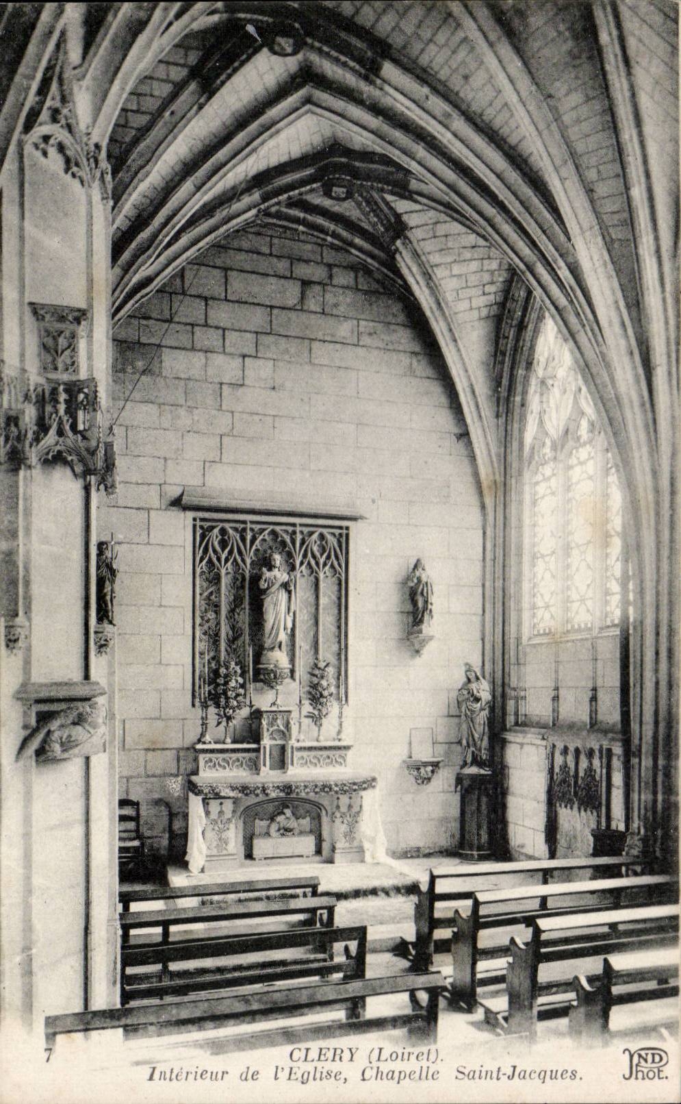 CPA Clery Interieur de l'eglise Chapelle Saint Jacques